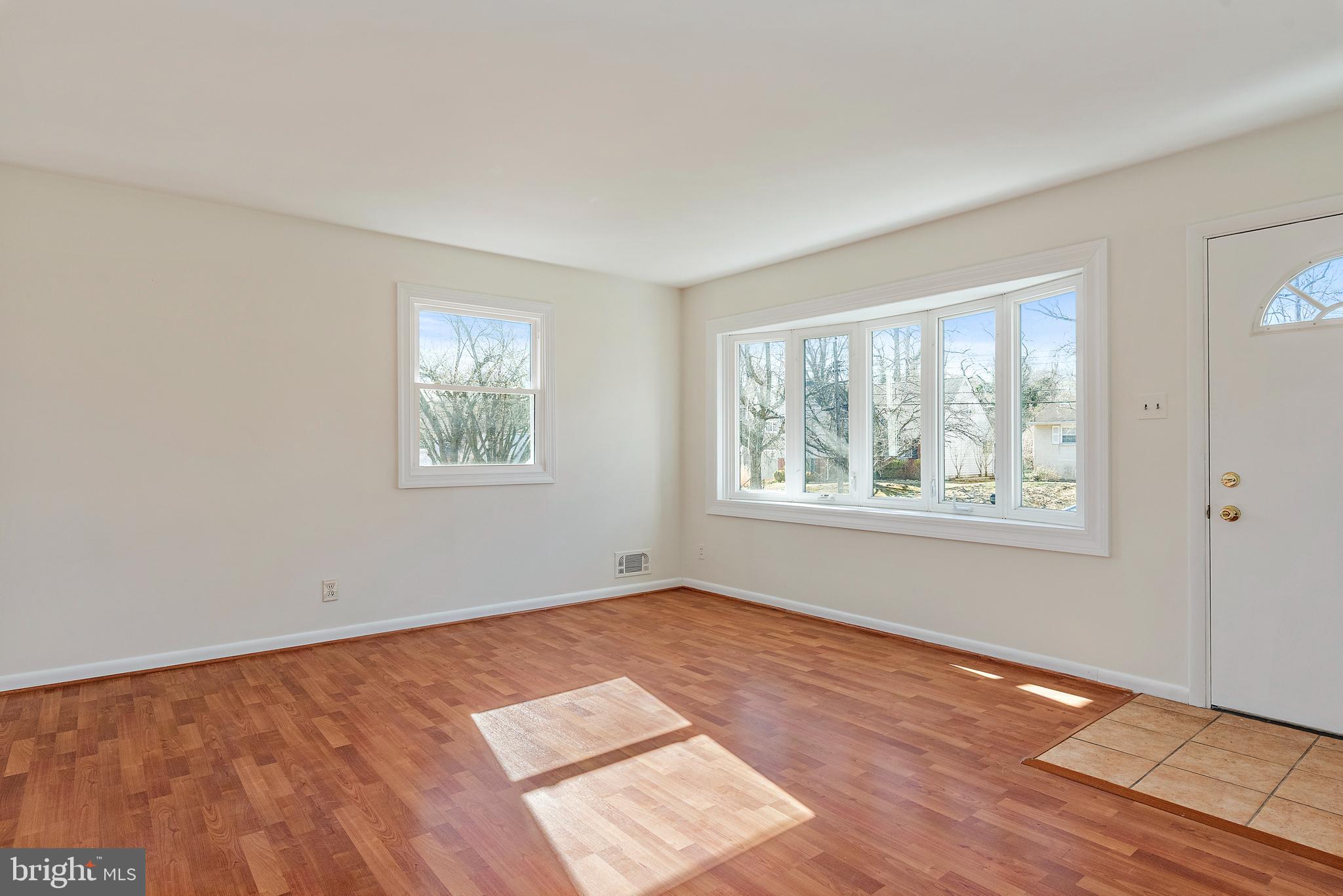 746 WARREN DRIVE