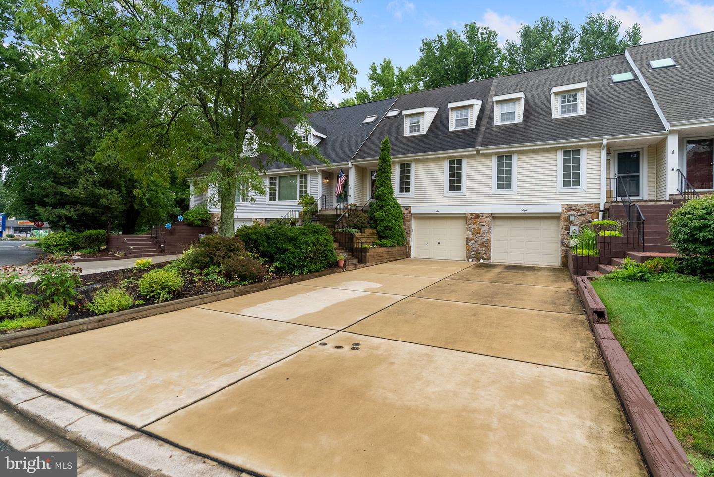6 Marsh Woods Ln