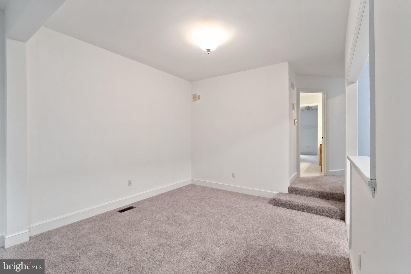 6 Marsh Woods Ln