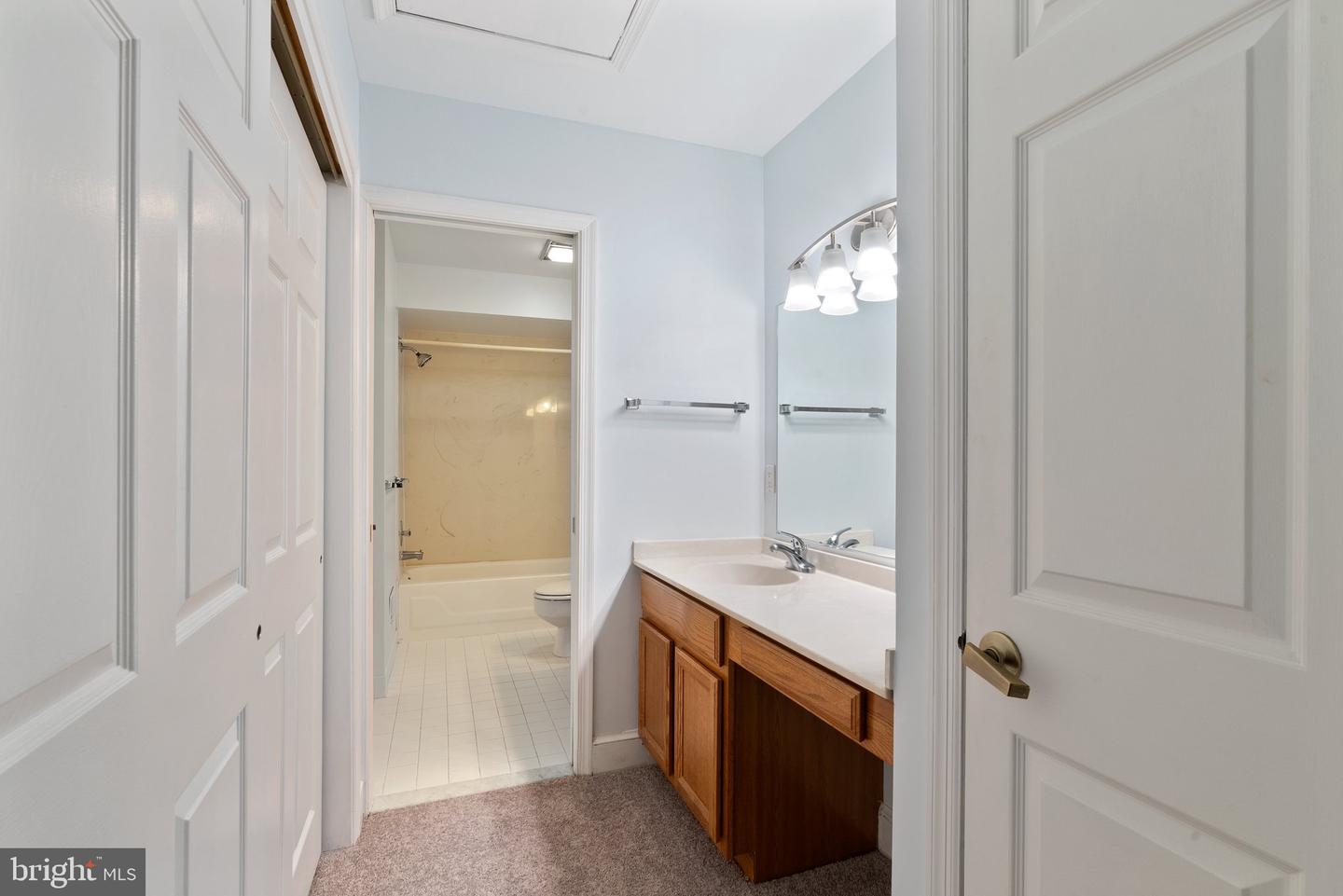 6 Marsh Woods Ln