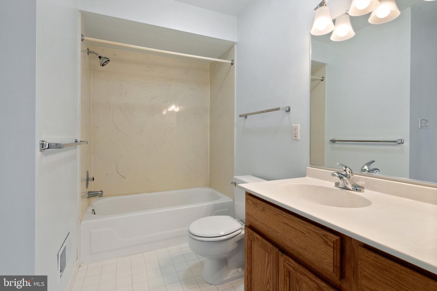 6 Marsh Woods Ln