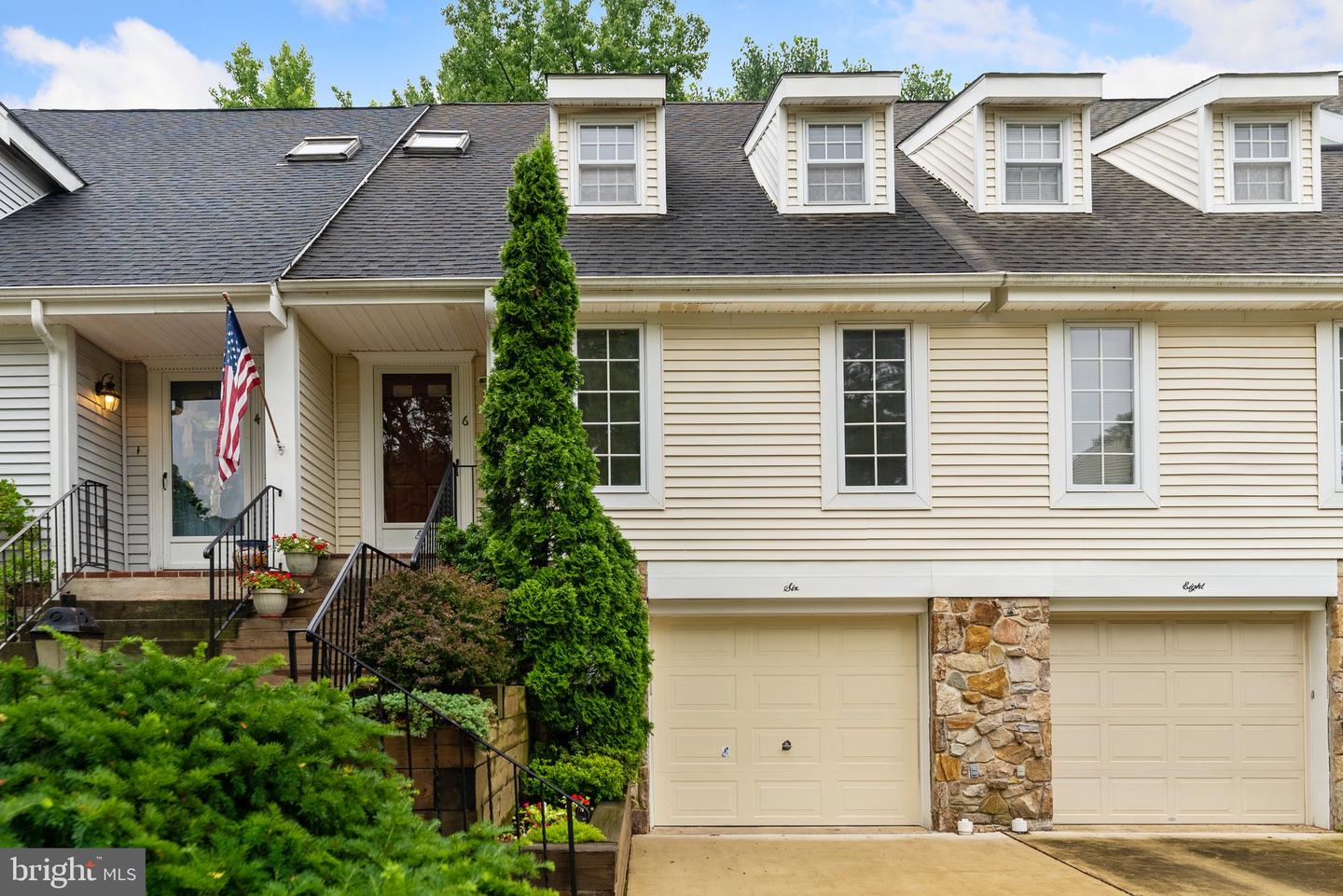 6 Marsh Woods Ln