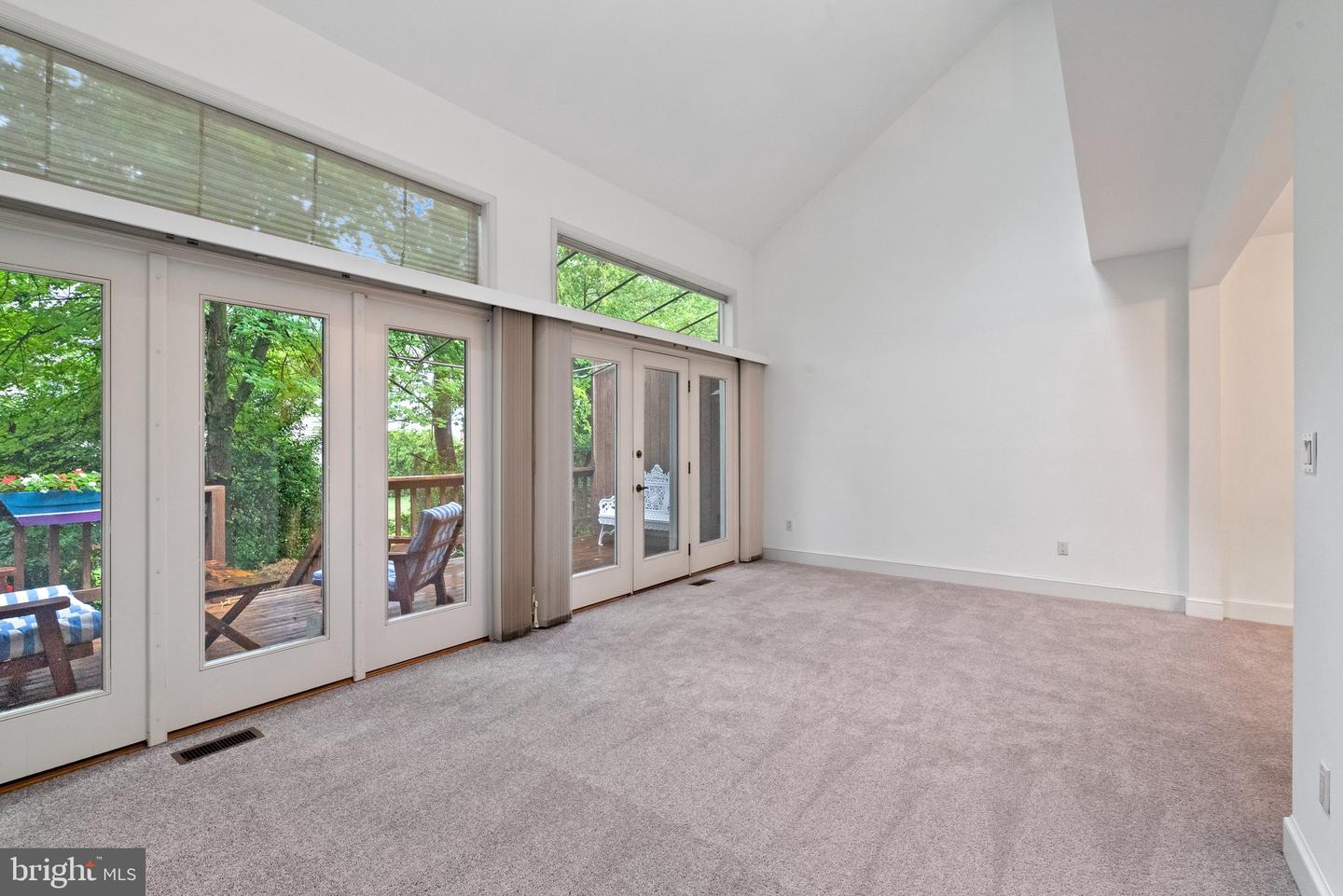 6 Marsh Woods Ln