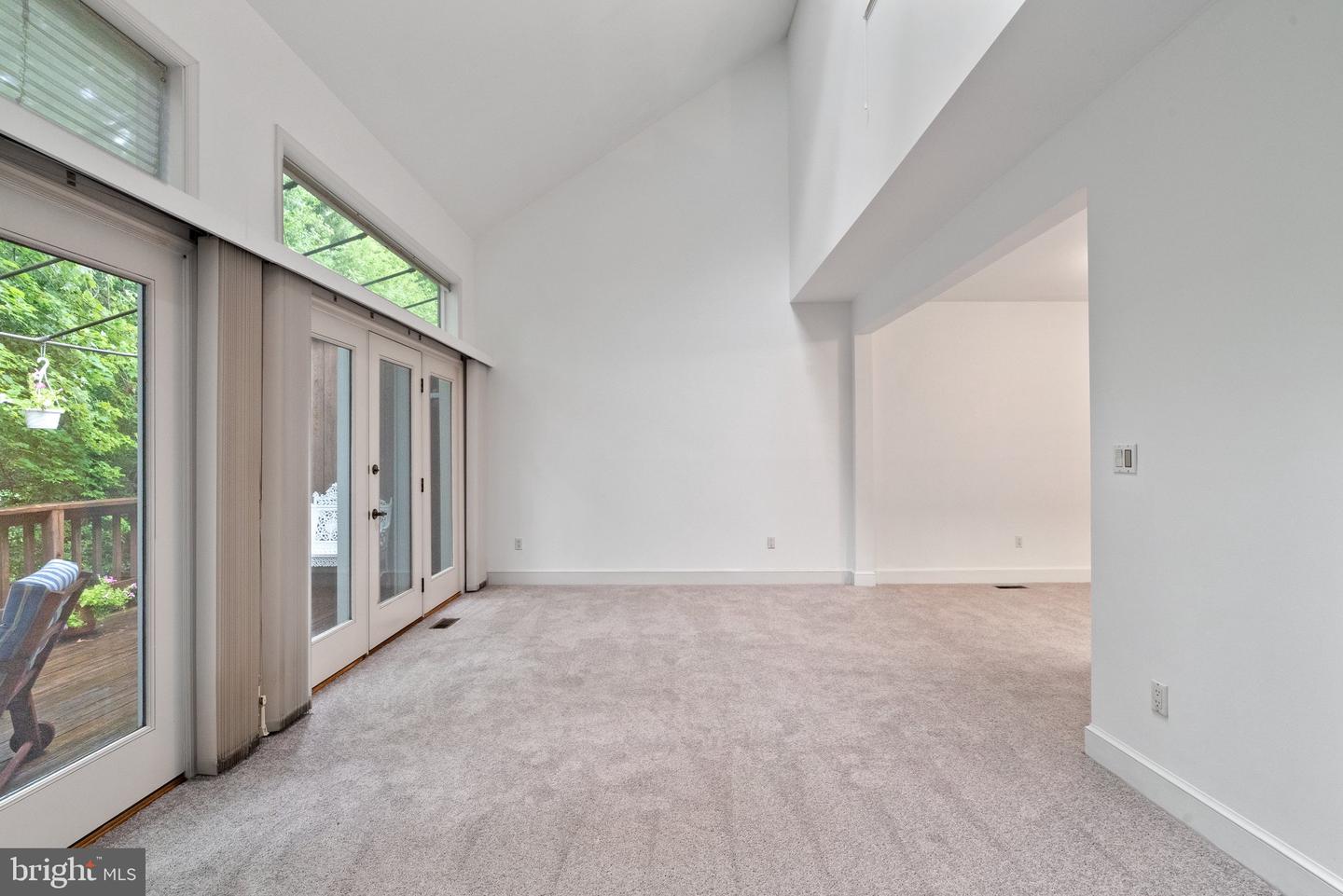 6 Marsh Woods Ln
