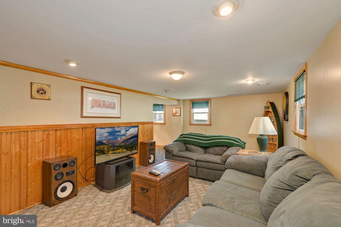 4621 Laura Dr