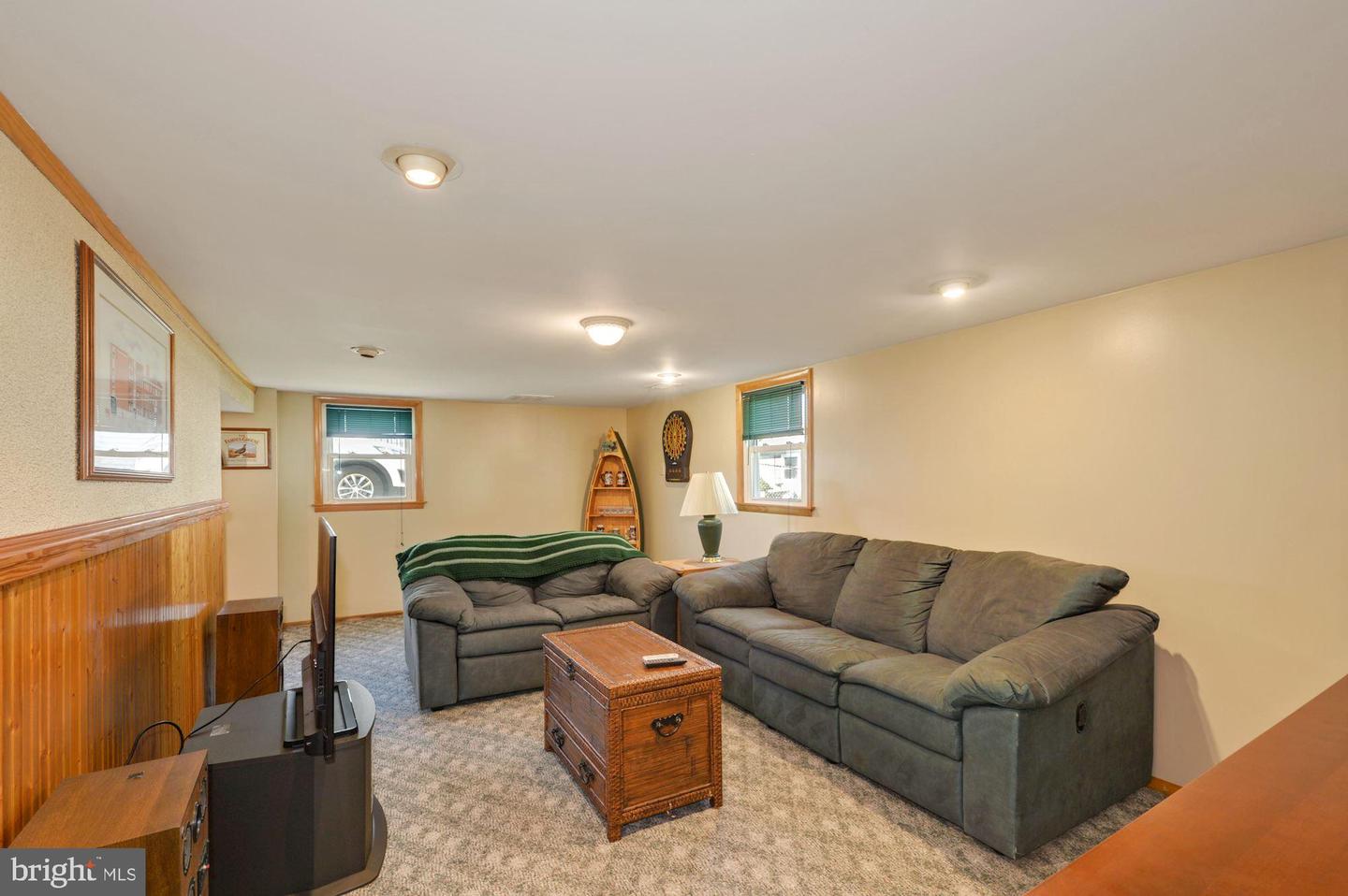 4621 Laura Dr