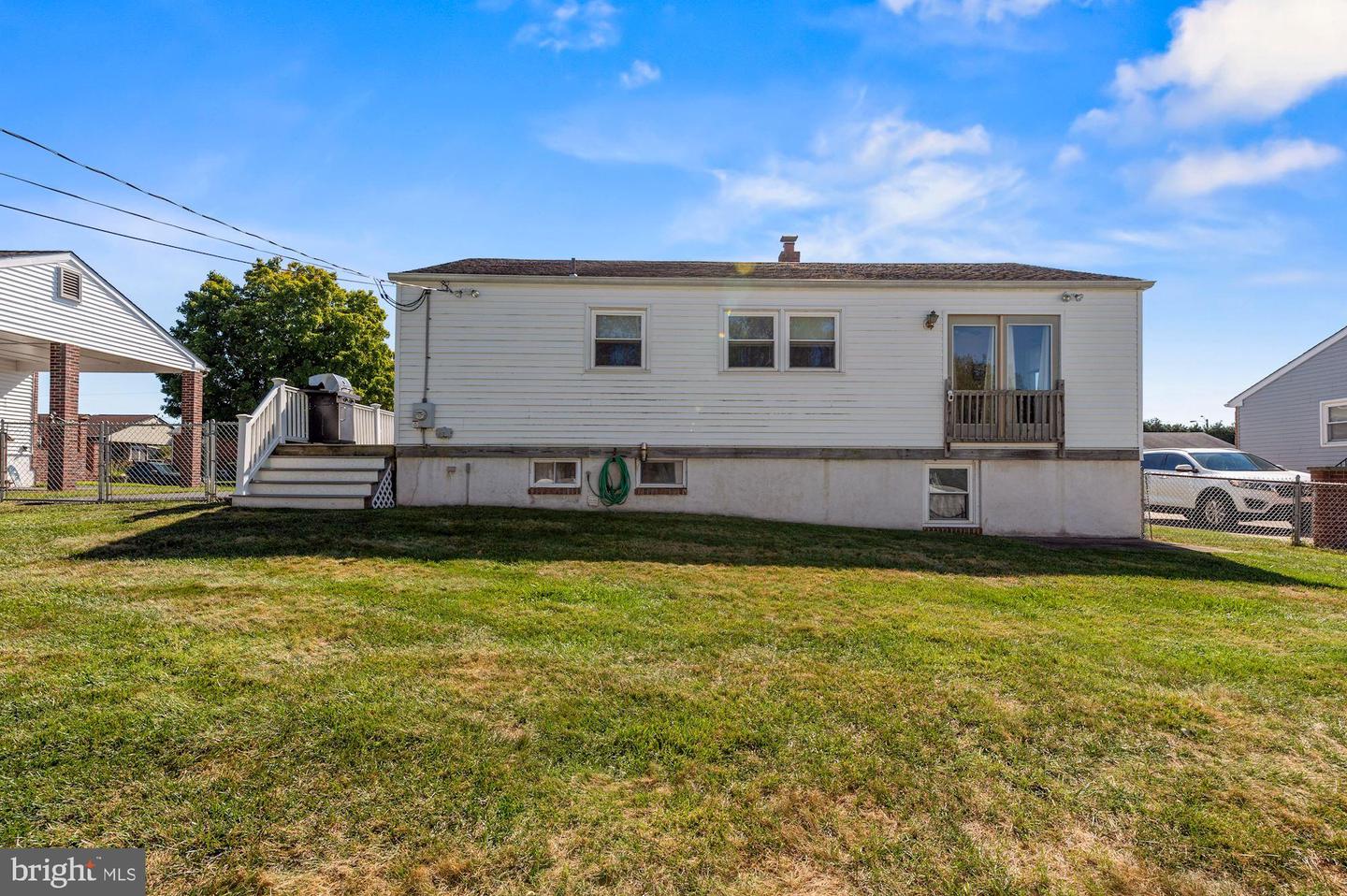 4621 Laura Dr