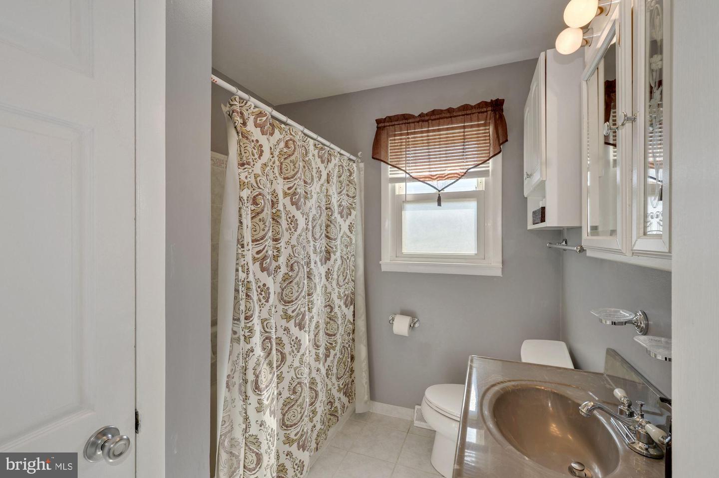 4621 Laura Dr