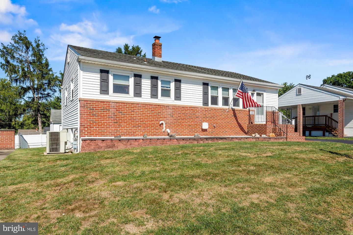 4621 Laura Dr