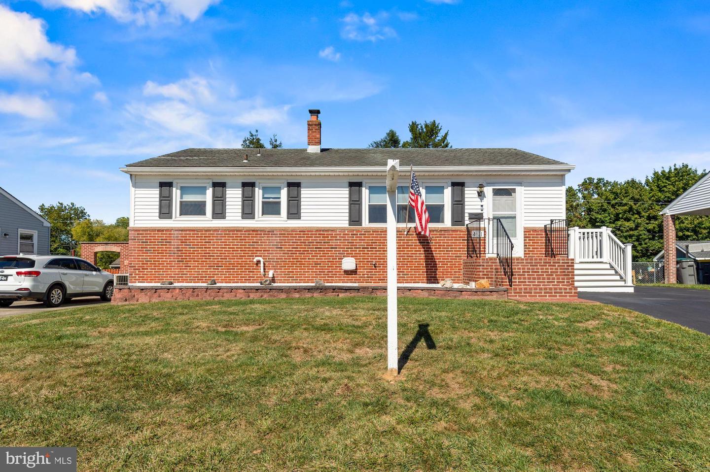 4621 Laura Dr