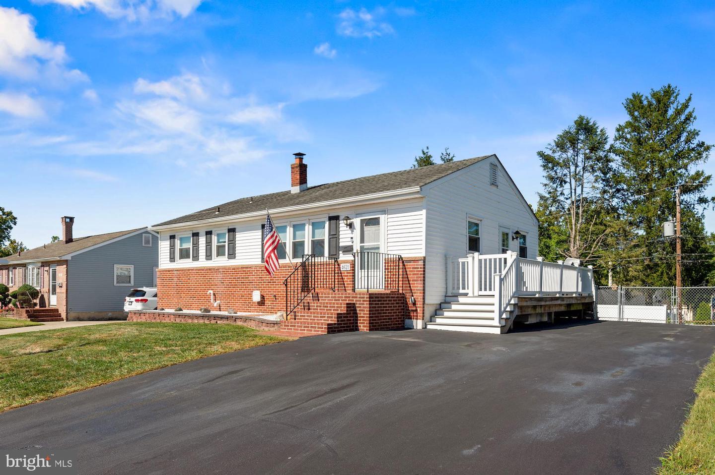 4621 Laura Dr