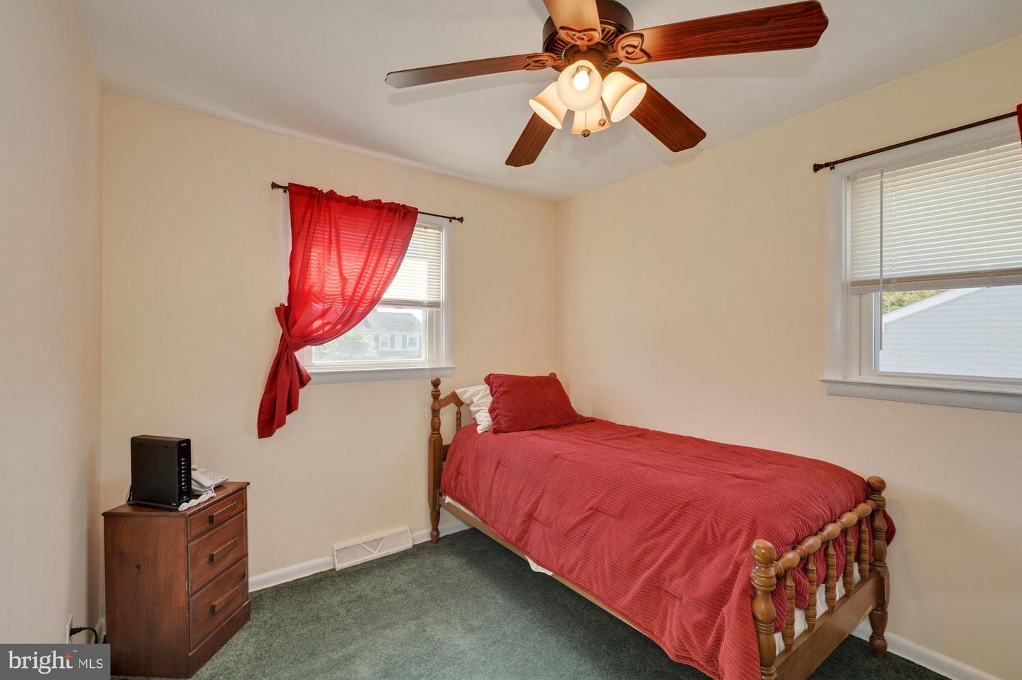 4621 Laura Dr