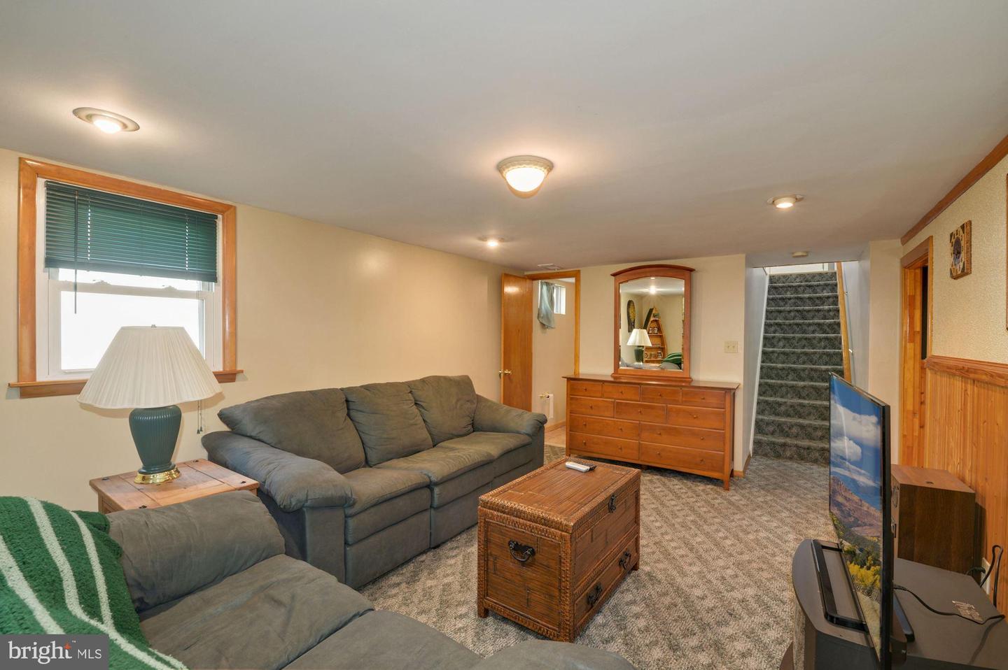 4621 Laura Dr