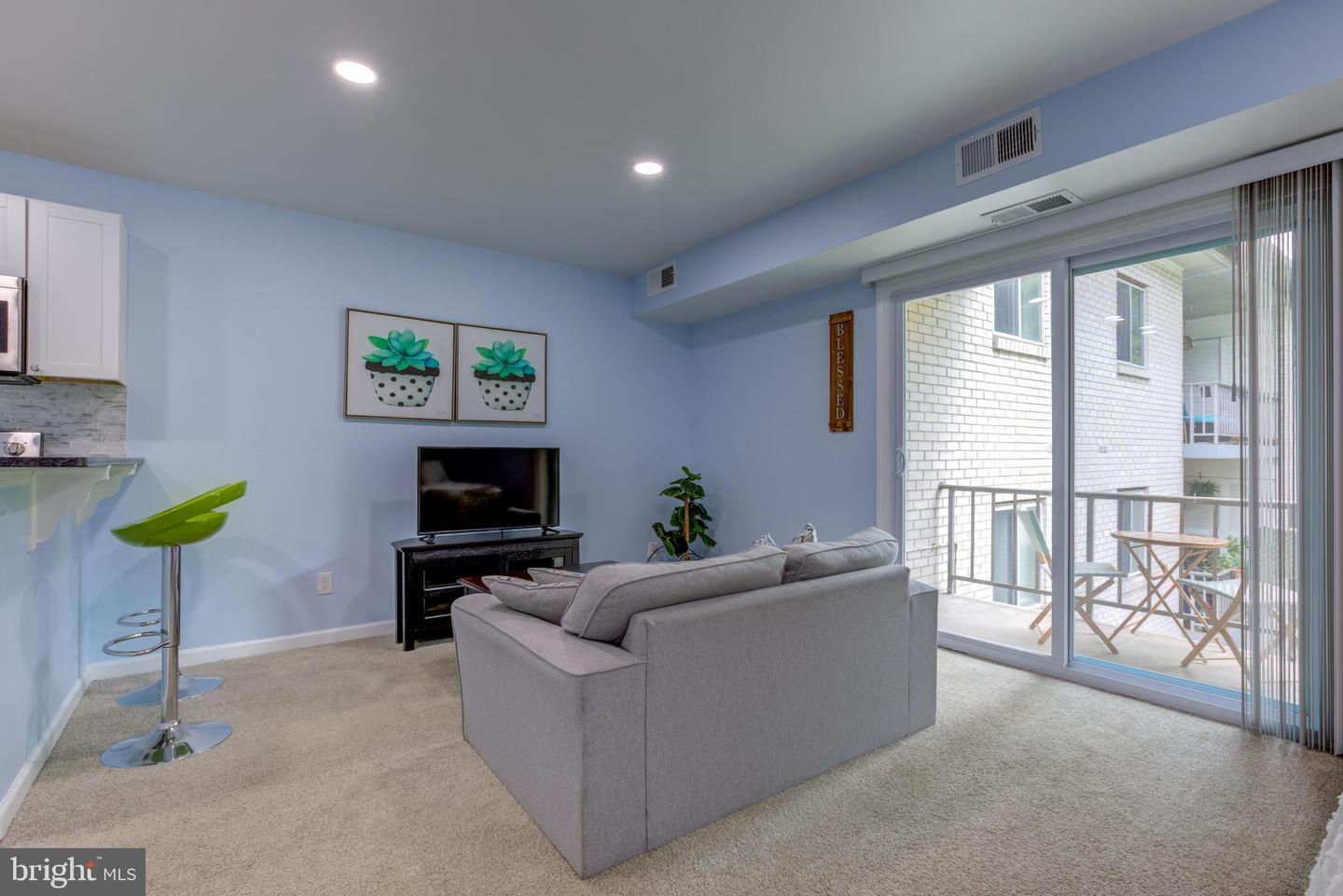 7-Unit Rockford Rd #E027