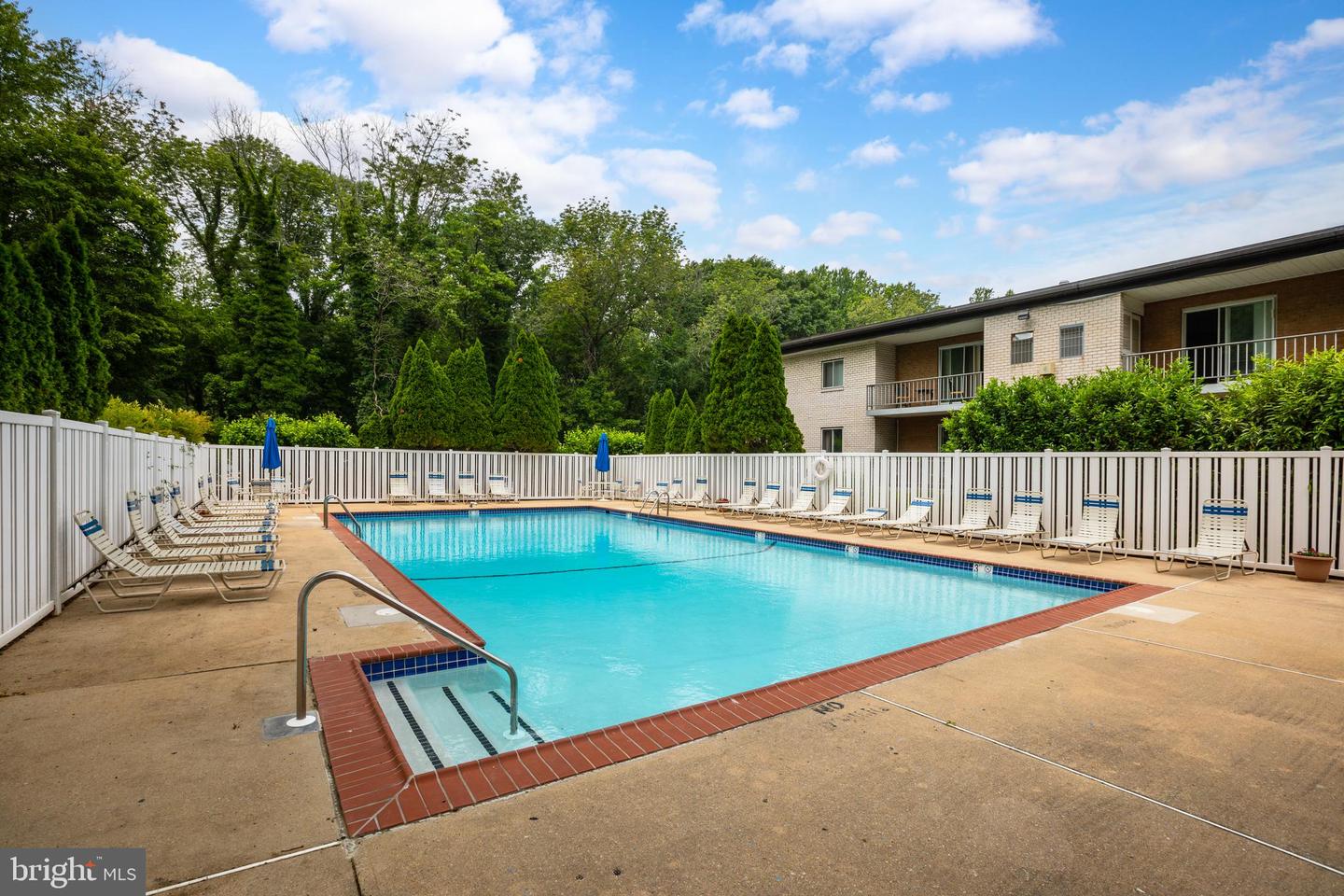 7-Unit Rockford Rd #E027