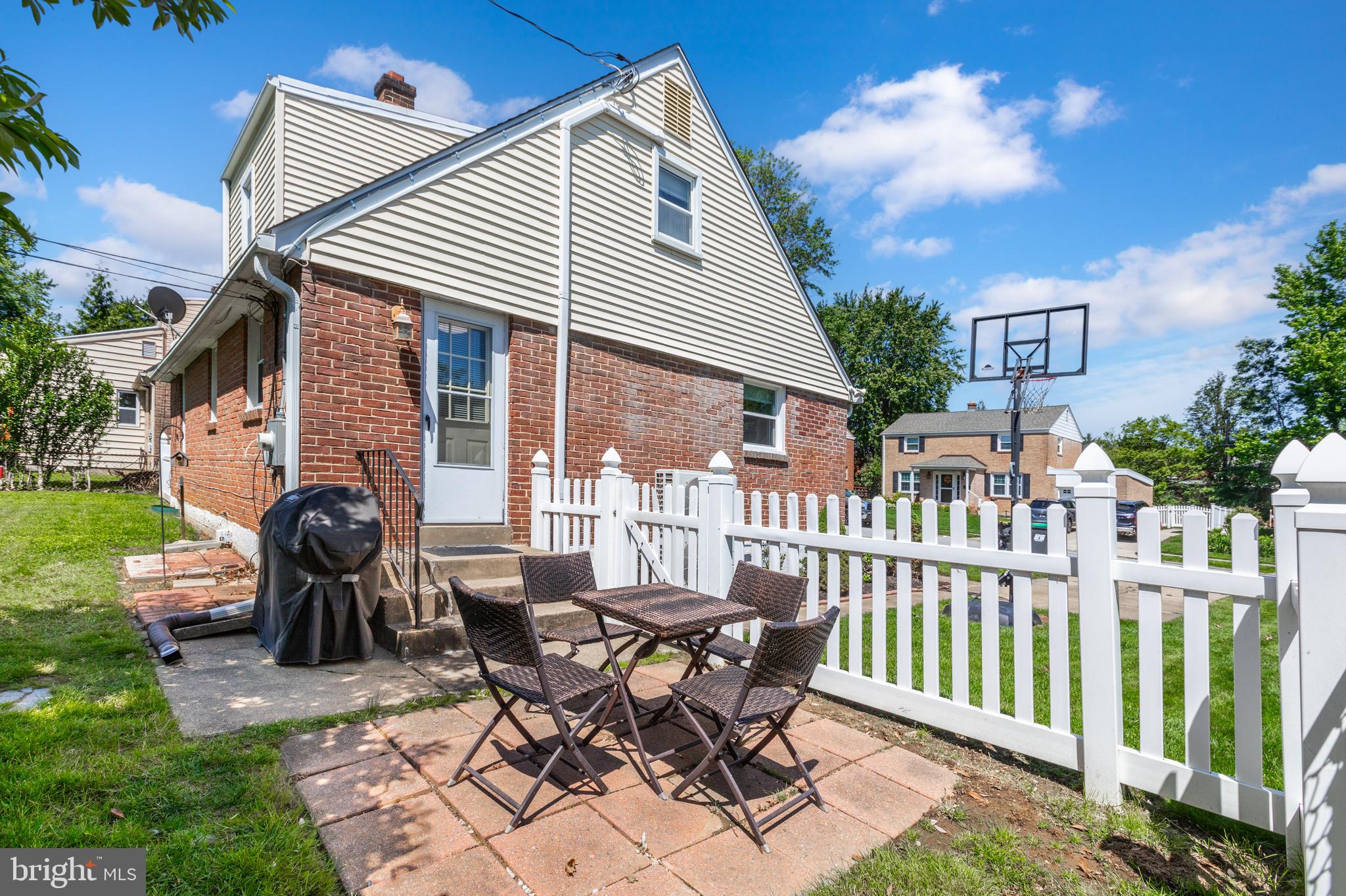 106 Waverly Rd