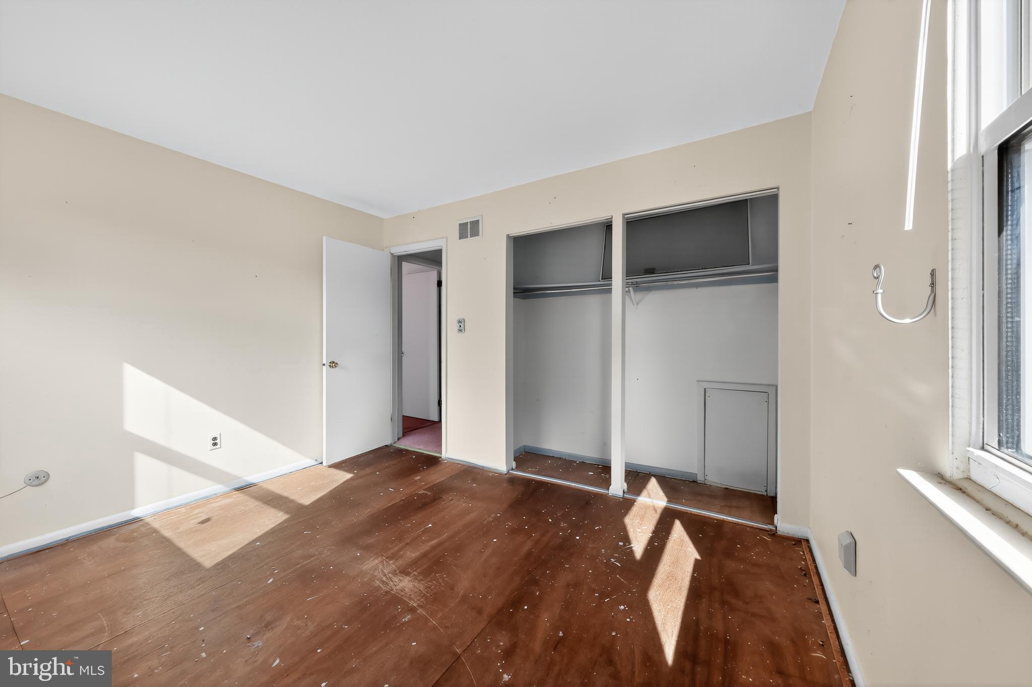 3 DUNNING COURT