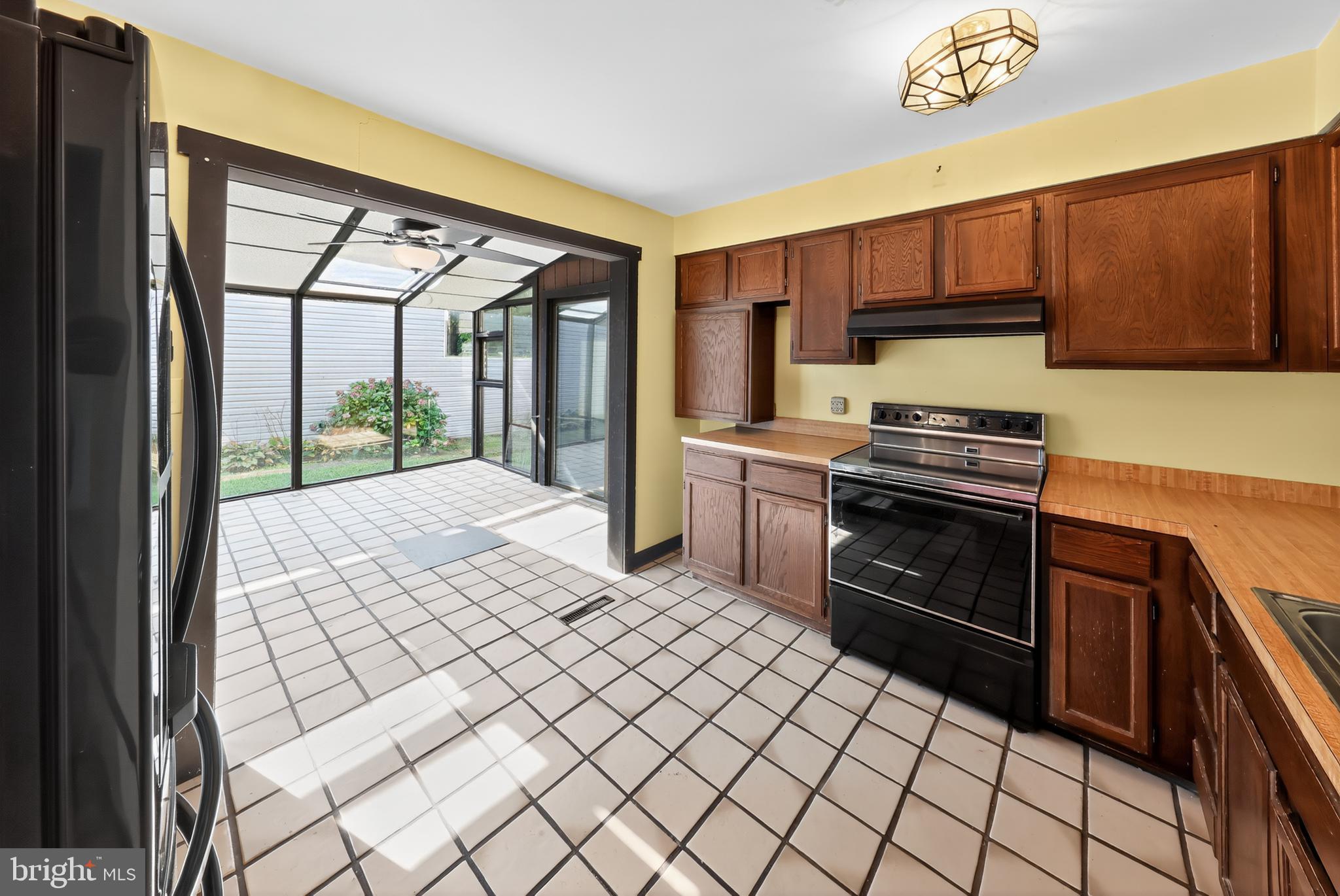 3 DUNNING COURT