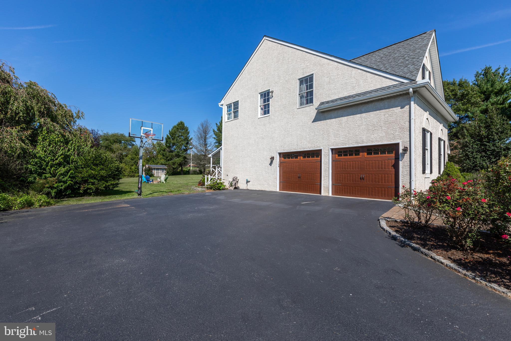 2 Honeysuckle Ln