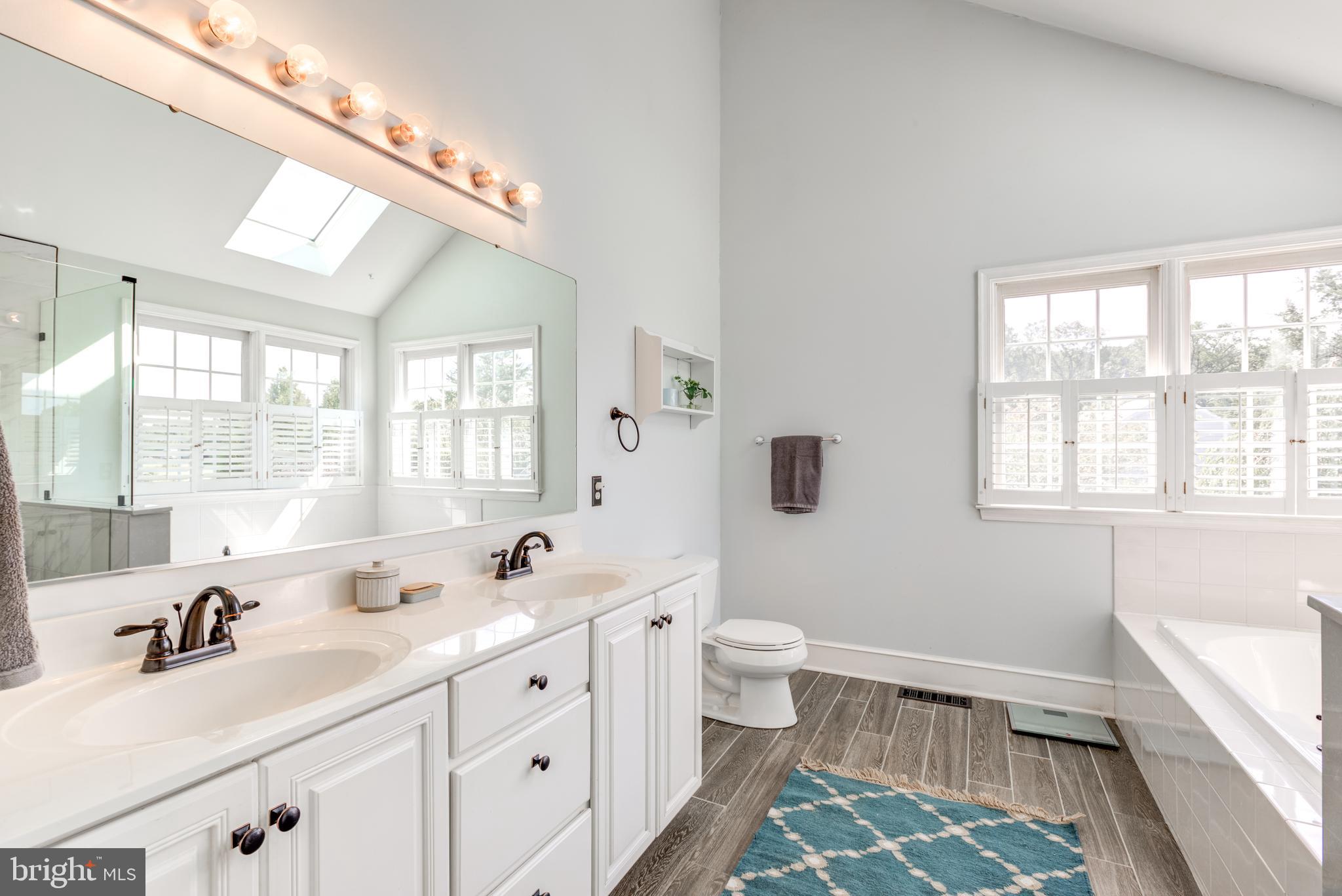 2 Honeysuckle Ln