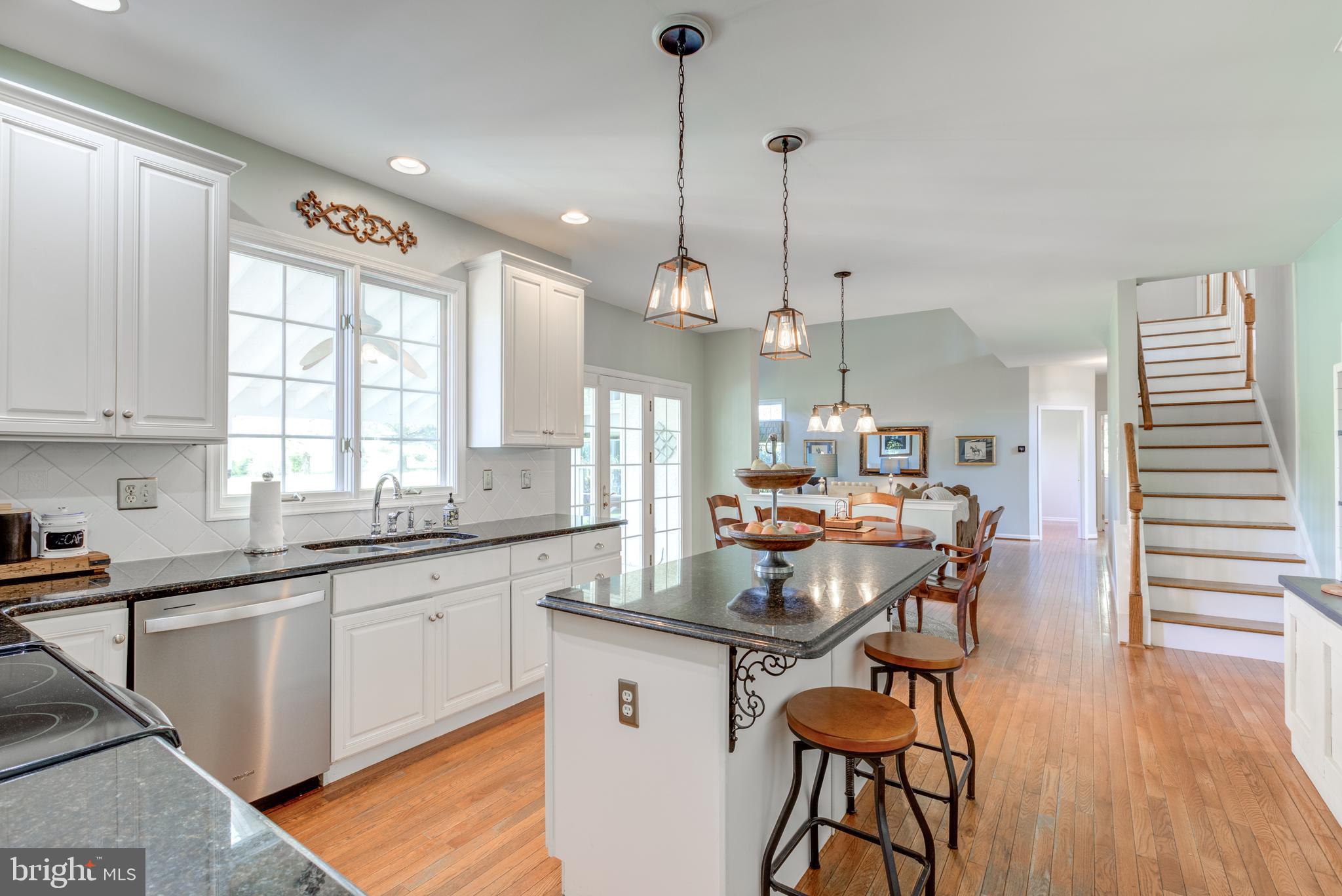 2 Honeysuckle Ln