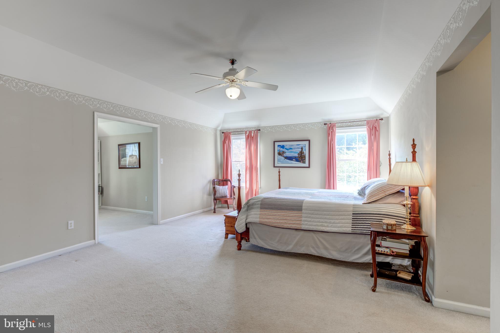 2 Honeysuckle Ln