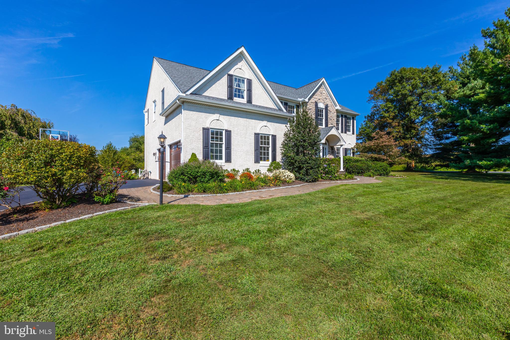 2 Honeysuckle Ln