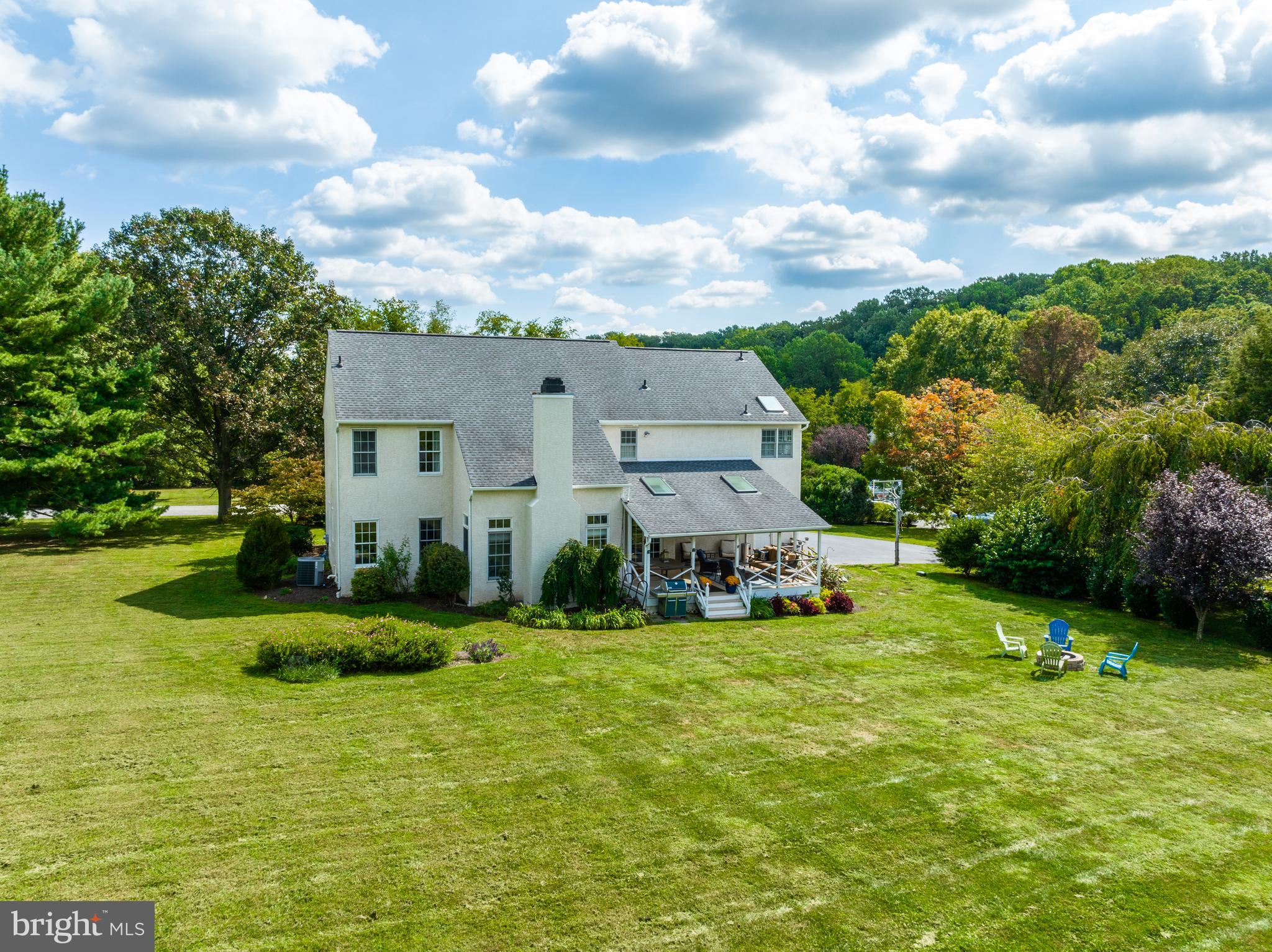 2 Honeysuckle Ln