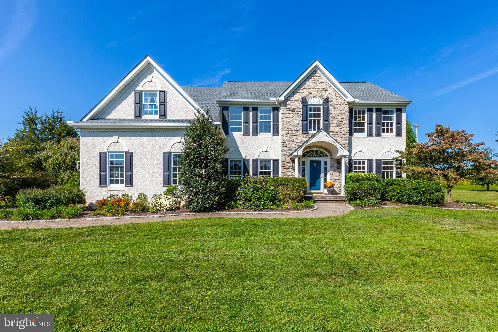 2 Honeysuckle Ln