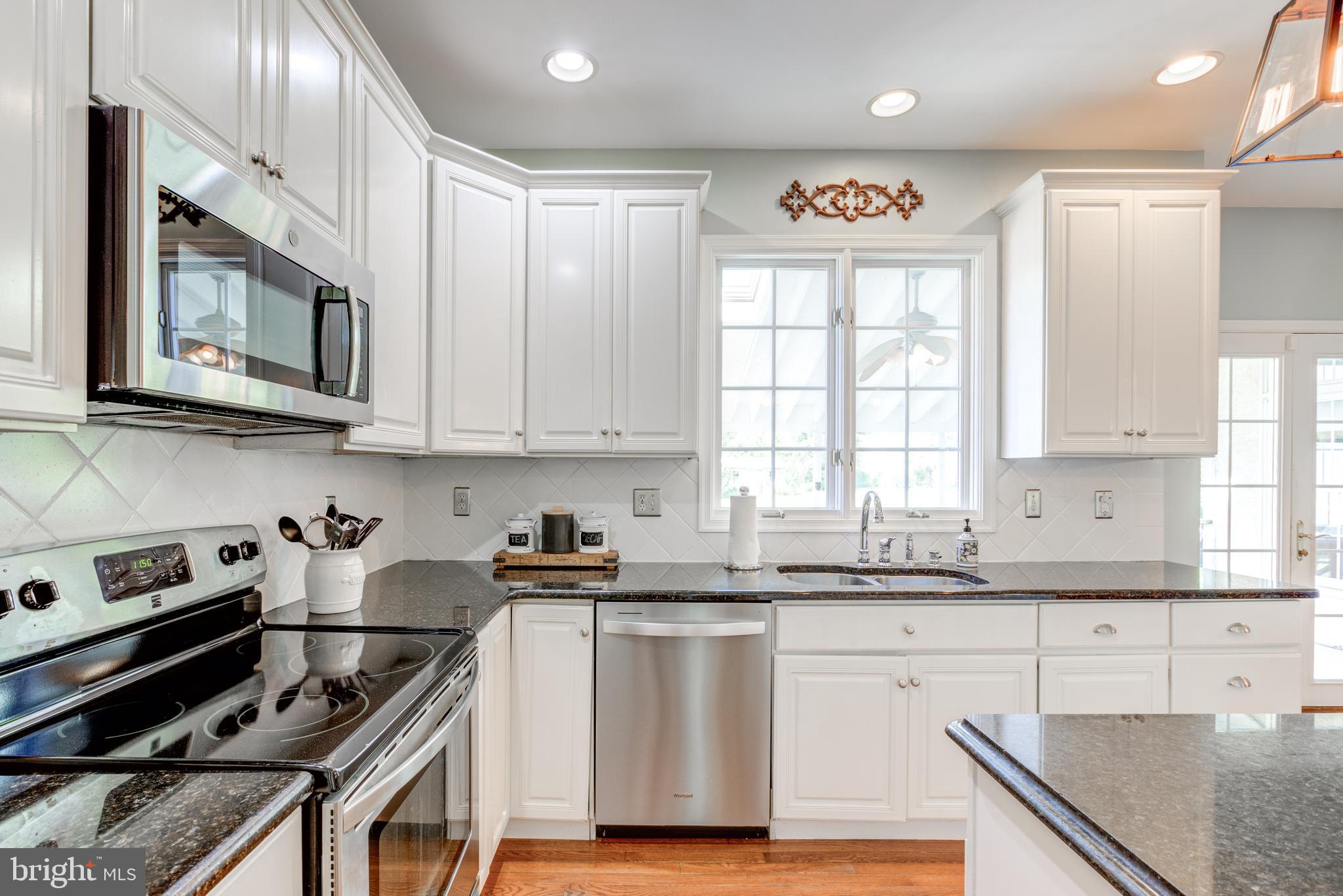 2 Honeysuckle Ln