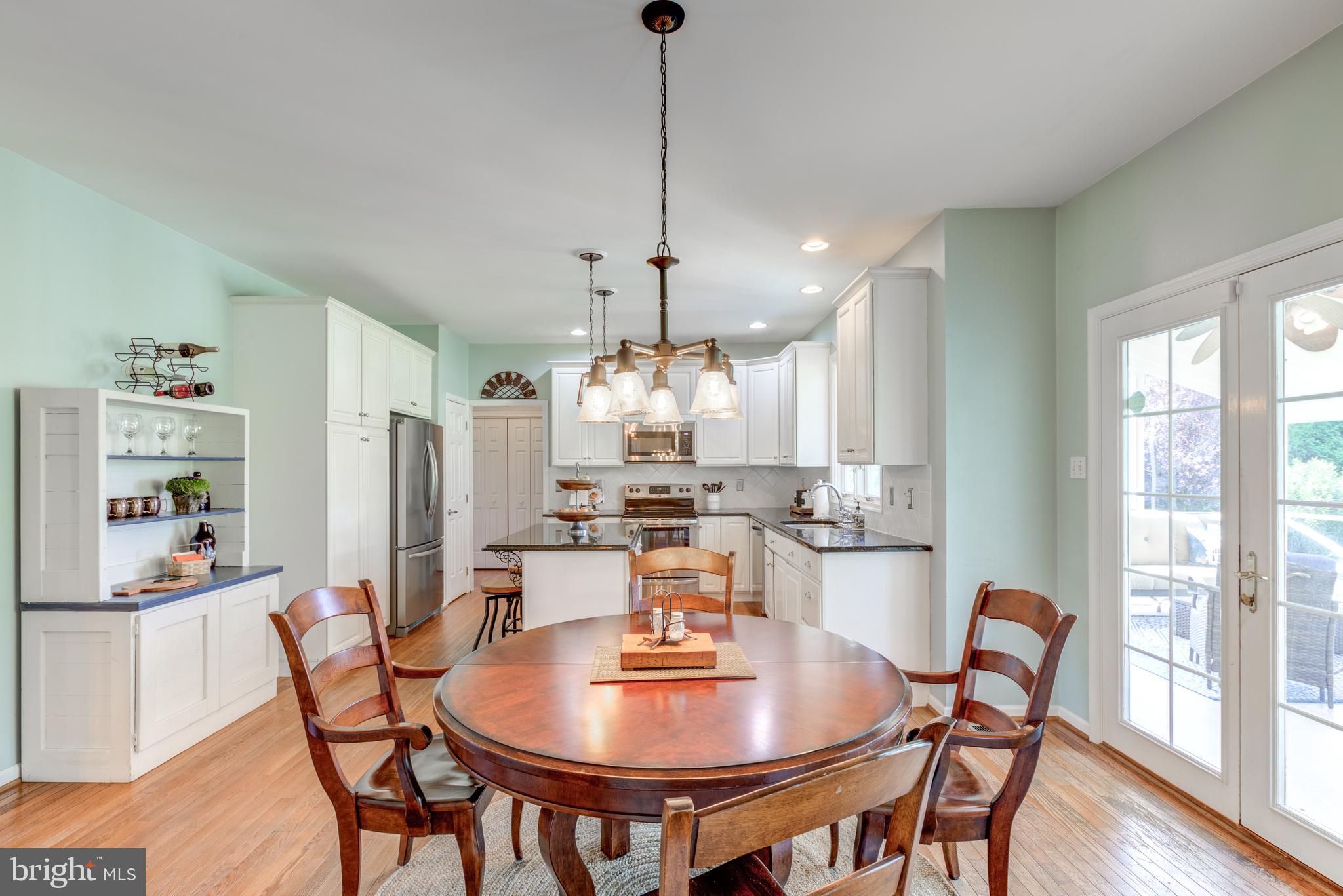 2 Honeysuckle Ln