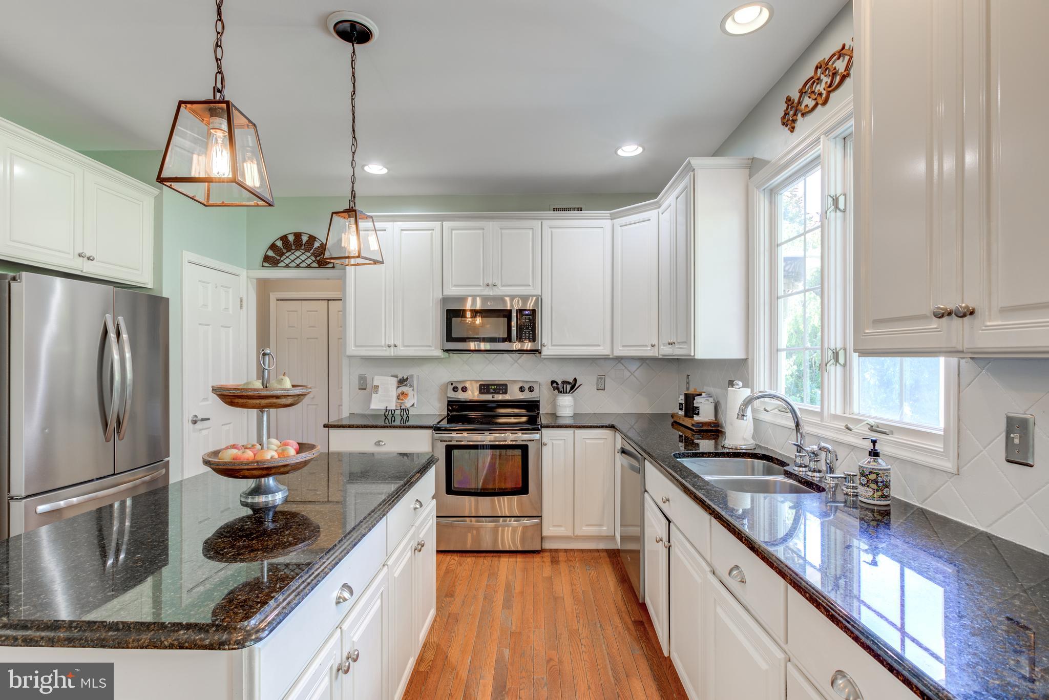 2 Honeysuckle Ln