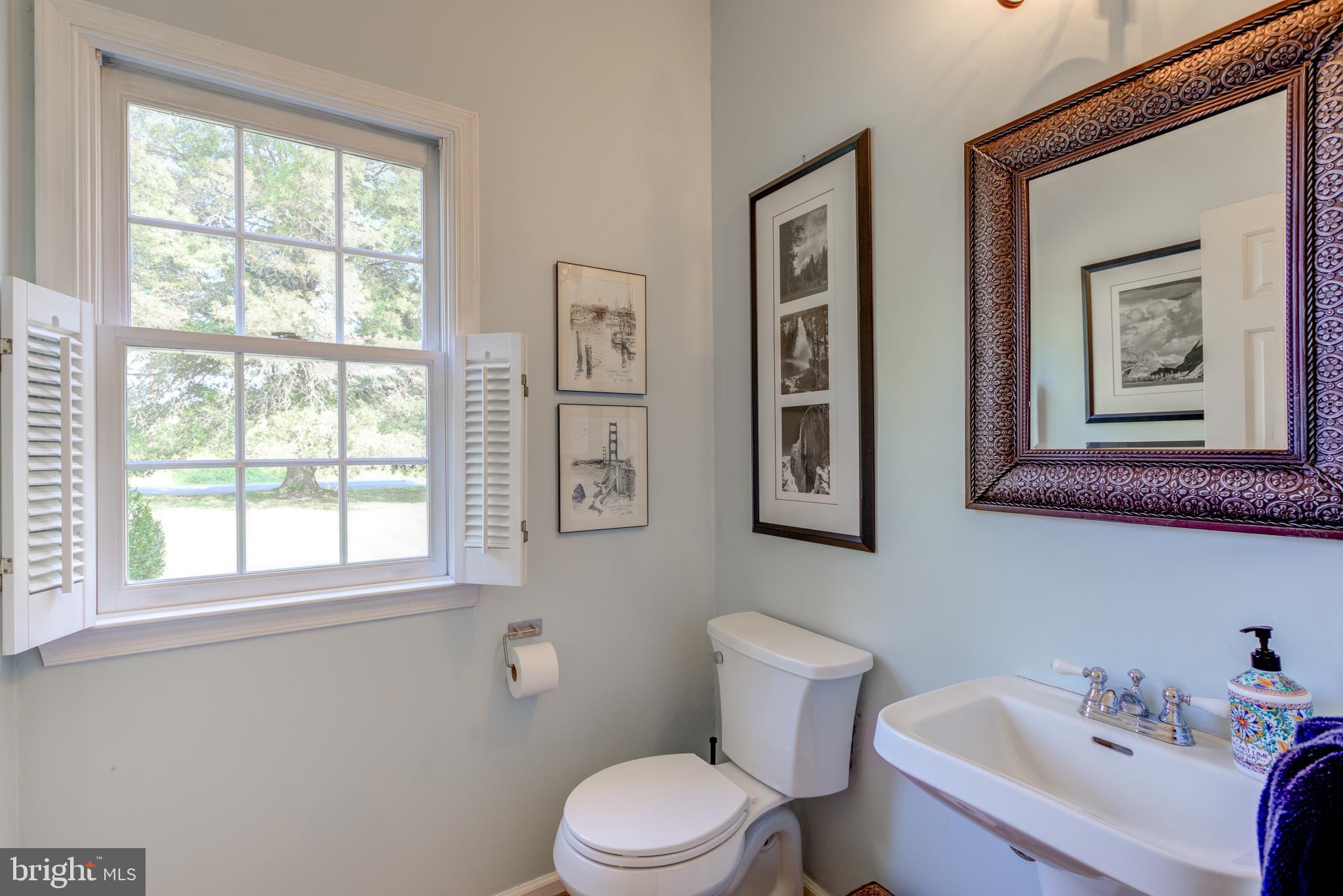 2 Honeysuckle Ln