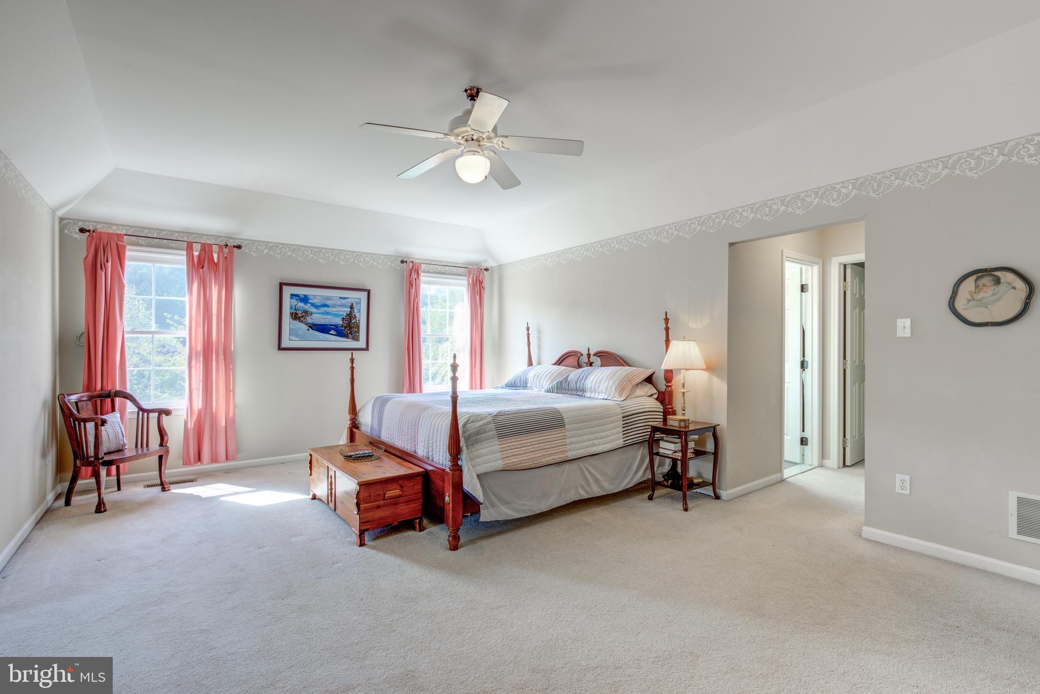 2 Honeysuckle Ln