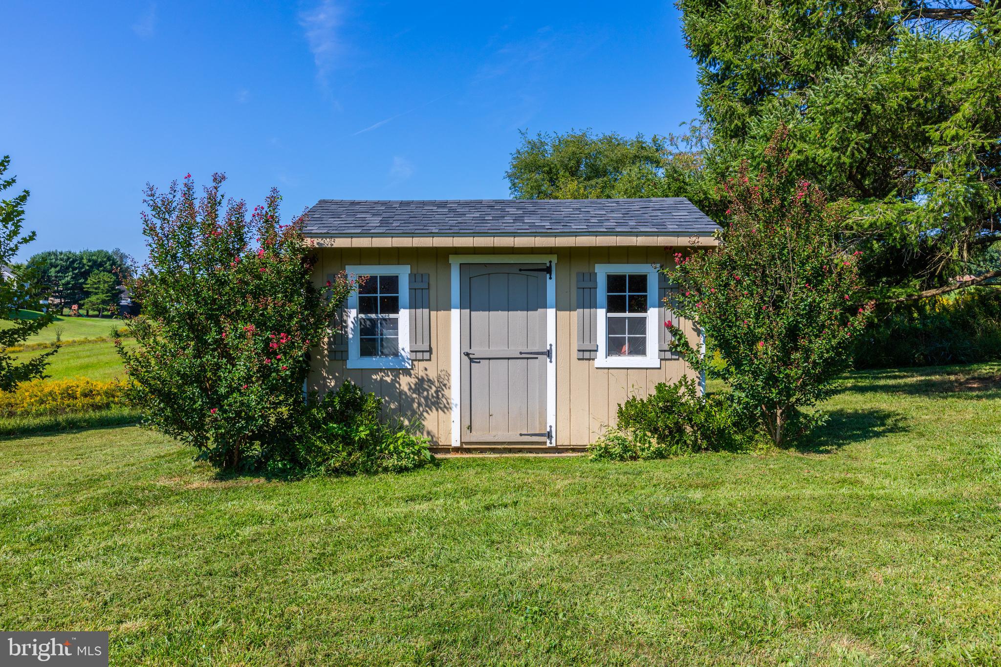 2 Honeysuckle Ln