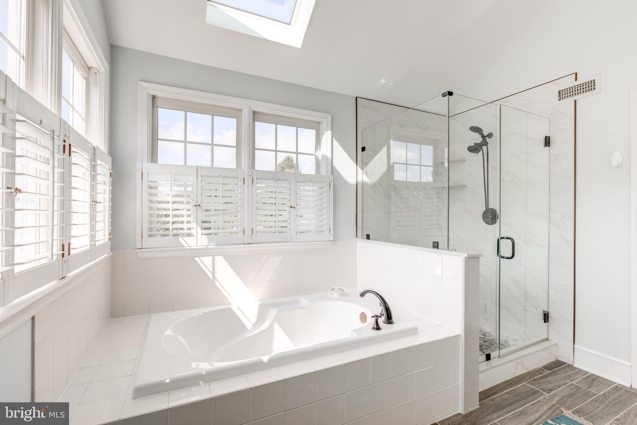 2 Honeysuckle Ln