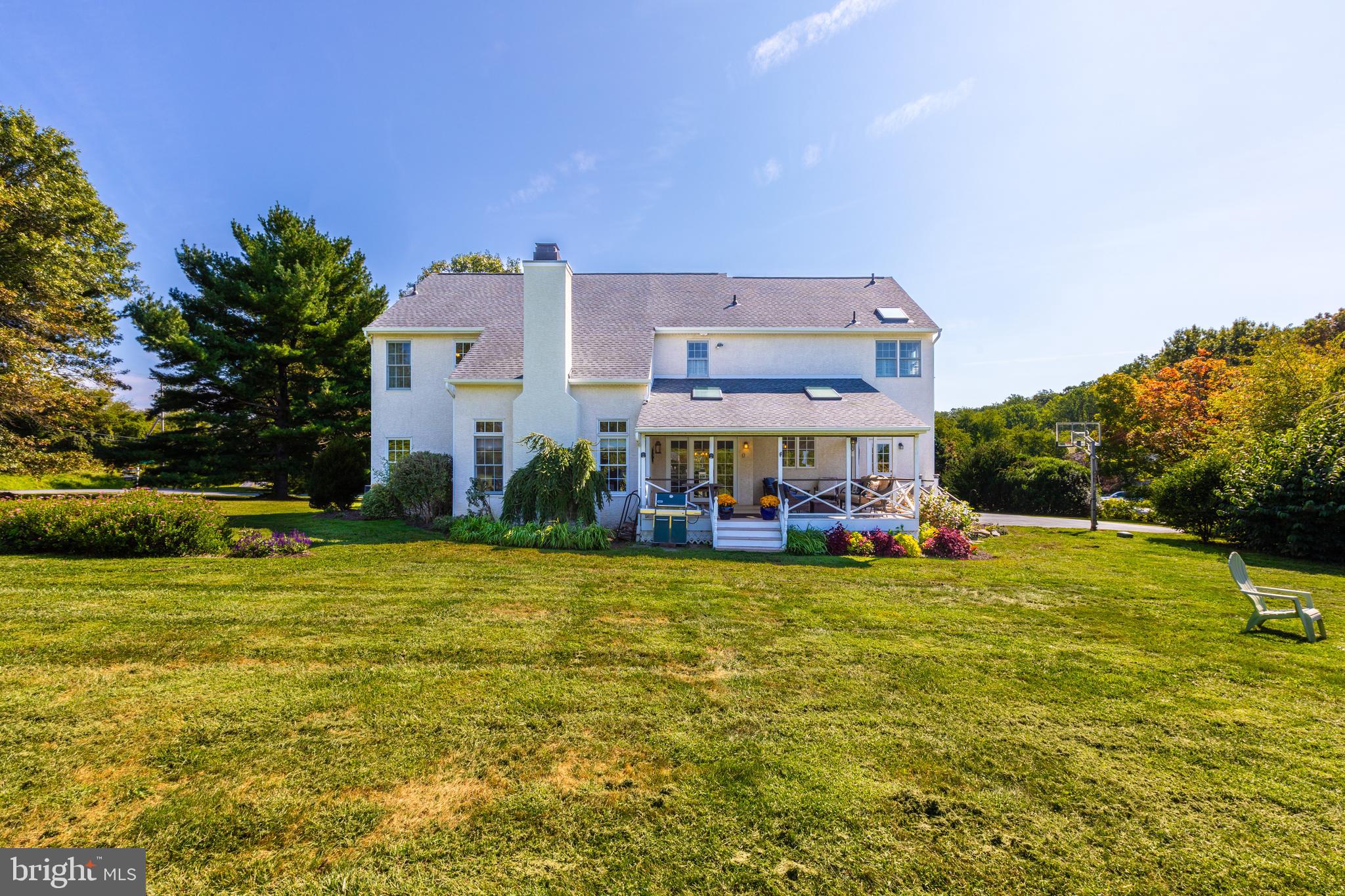 2 Honeysuckle Ln