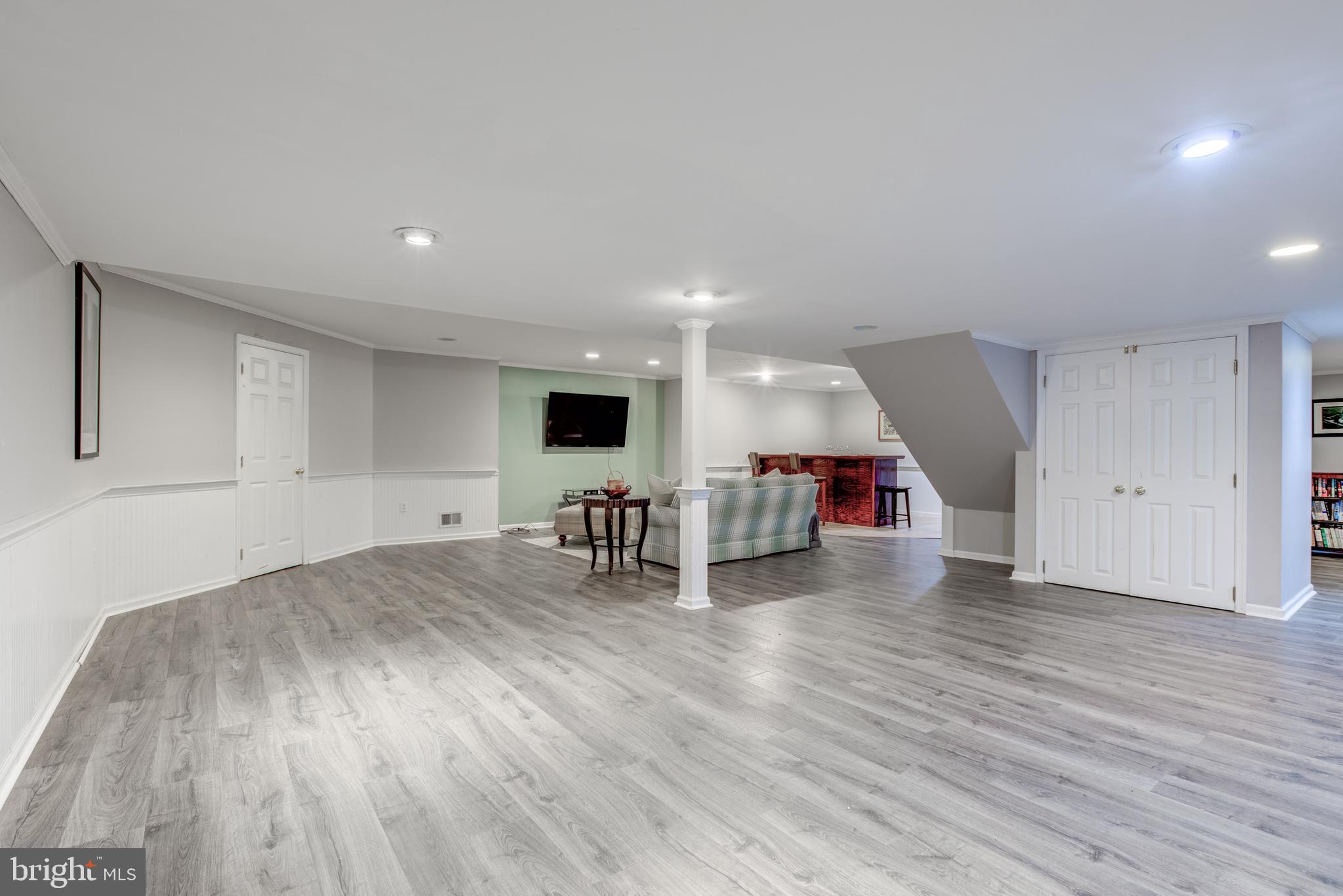 2 Honeysuckle Ln