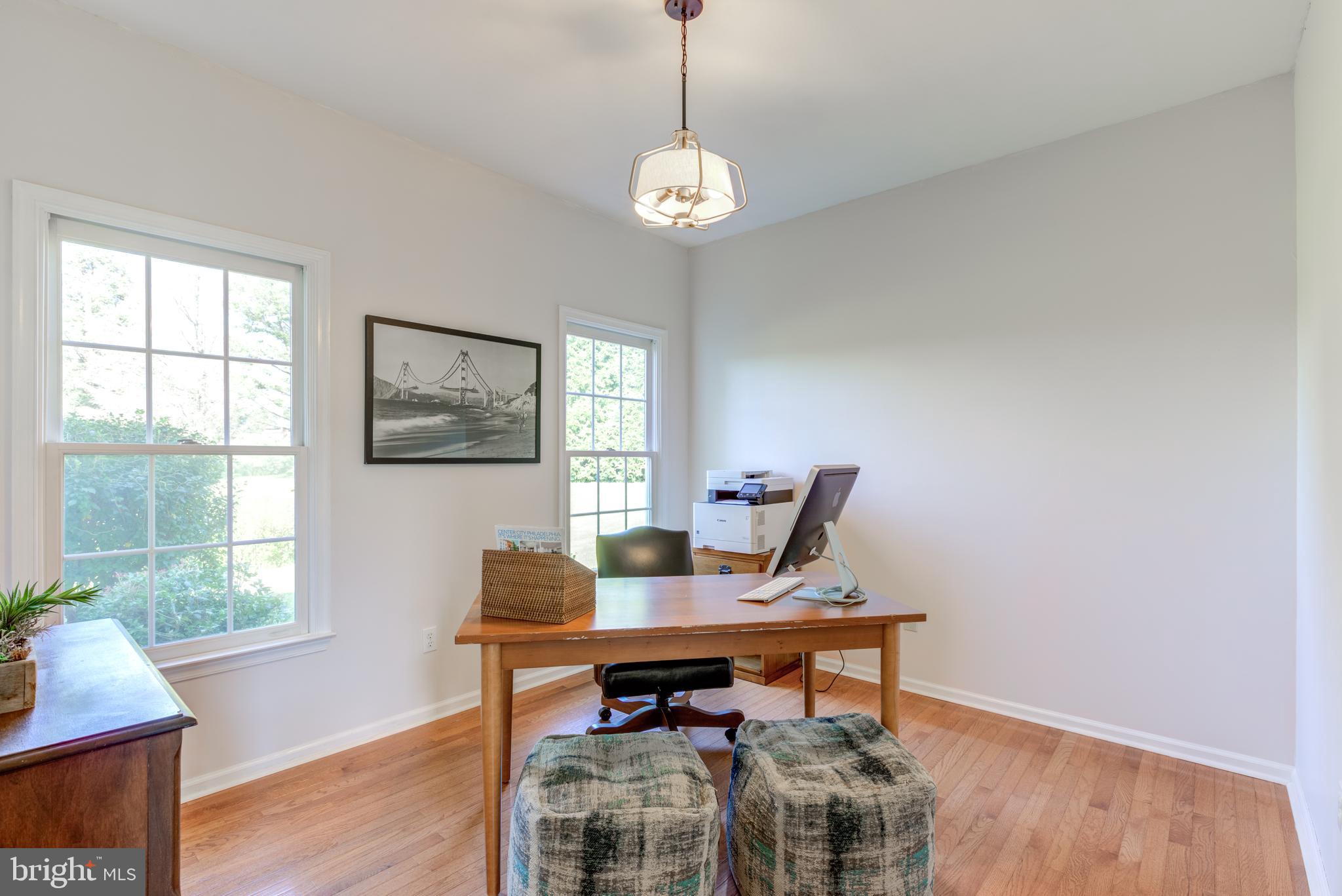 2 Honeysuckle Ln