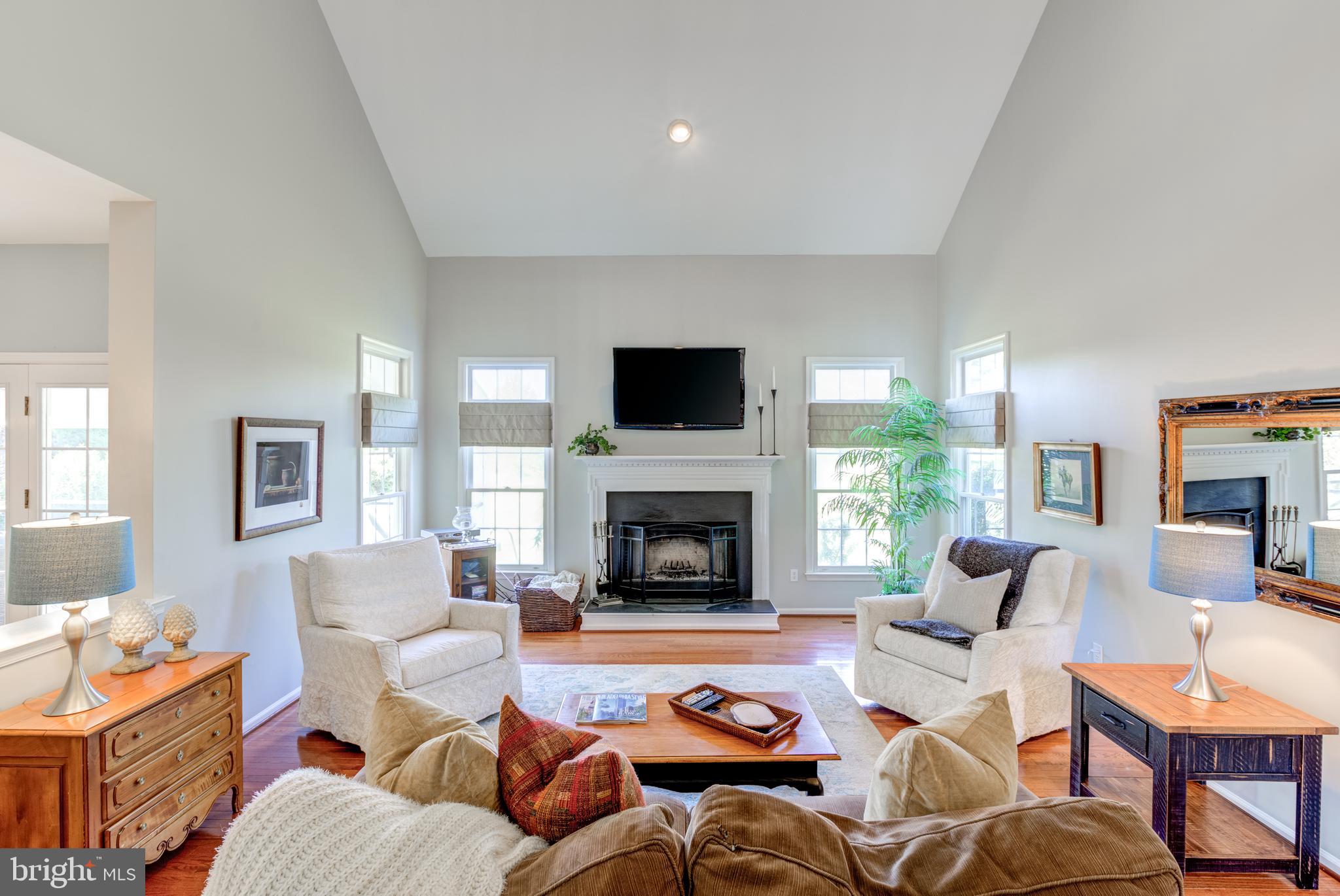 2 Honeysuckle Ln