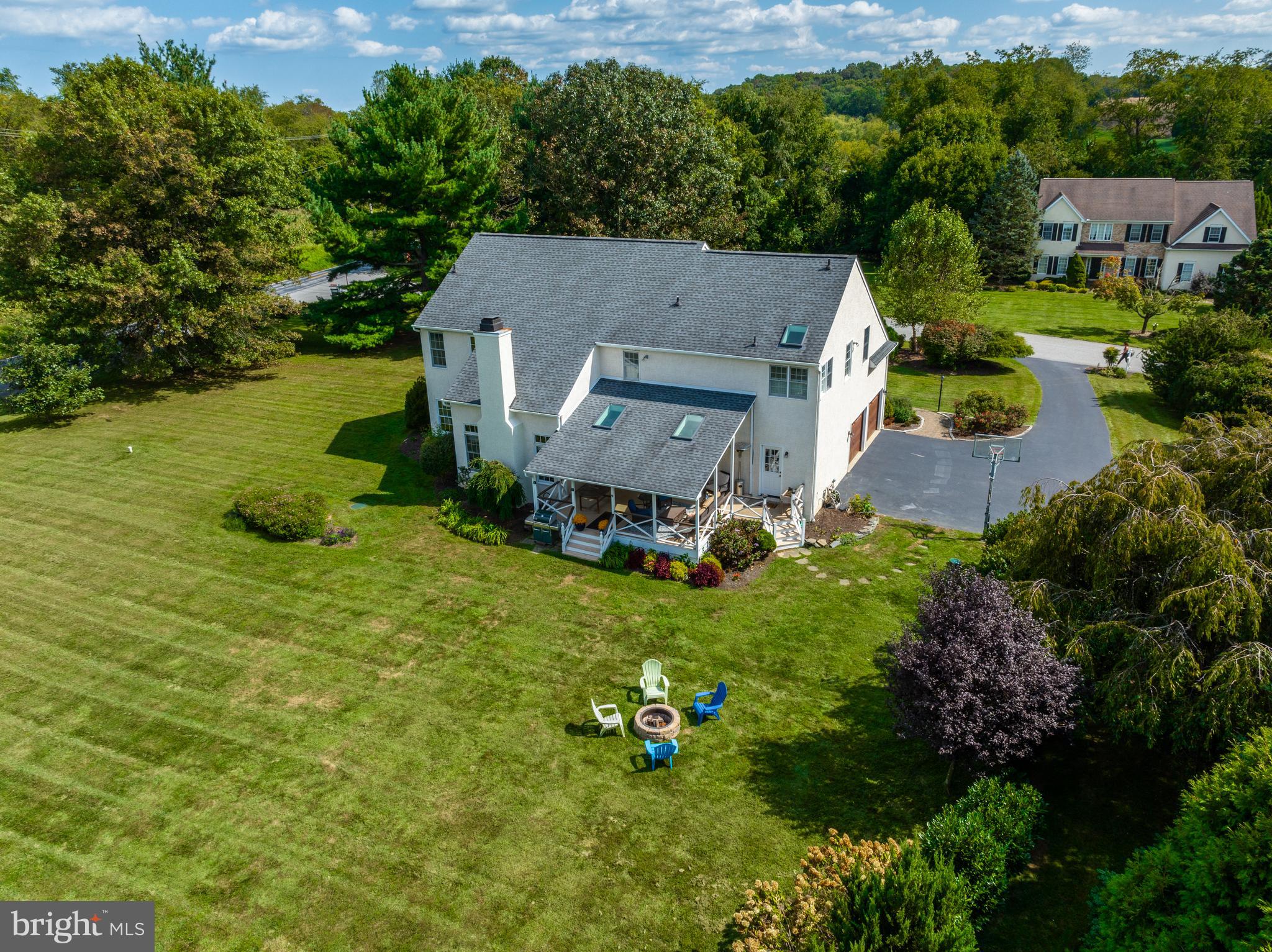 2 Honeysuckle Ln