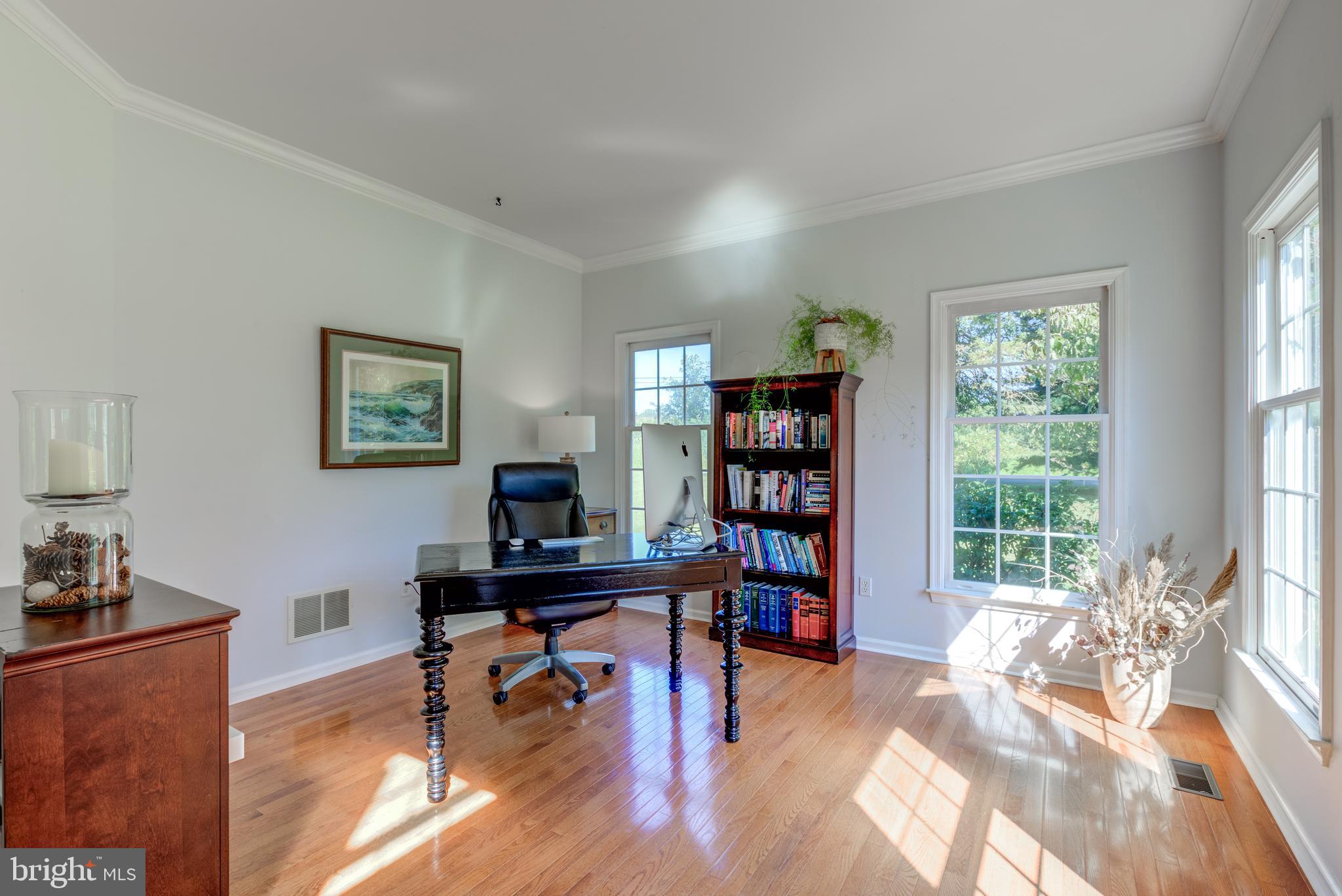 2 Honeysuckle Ln