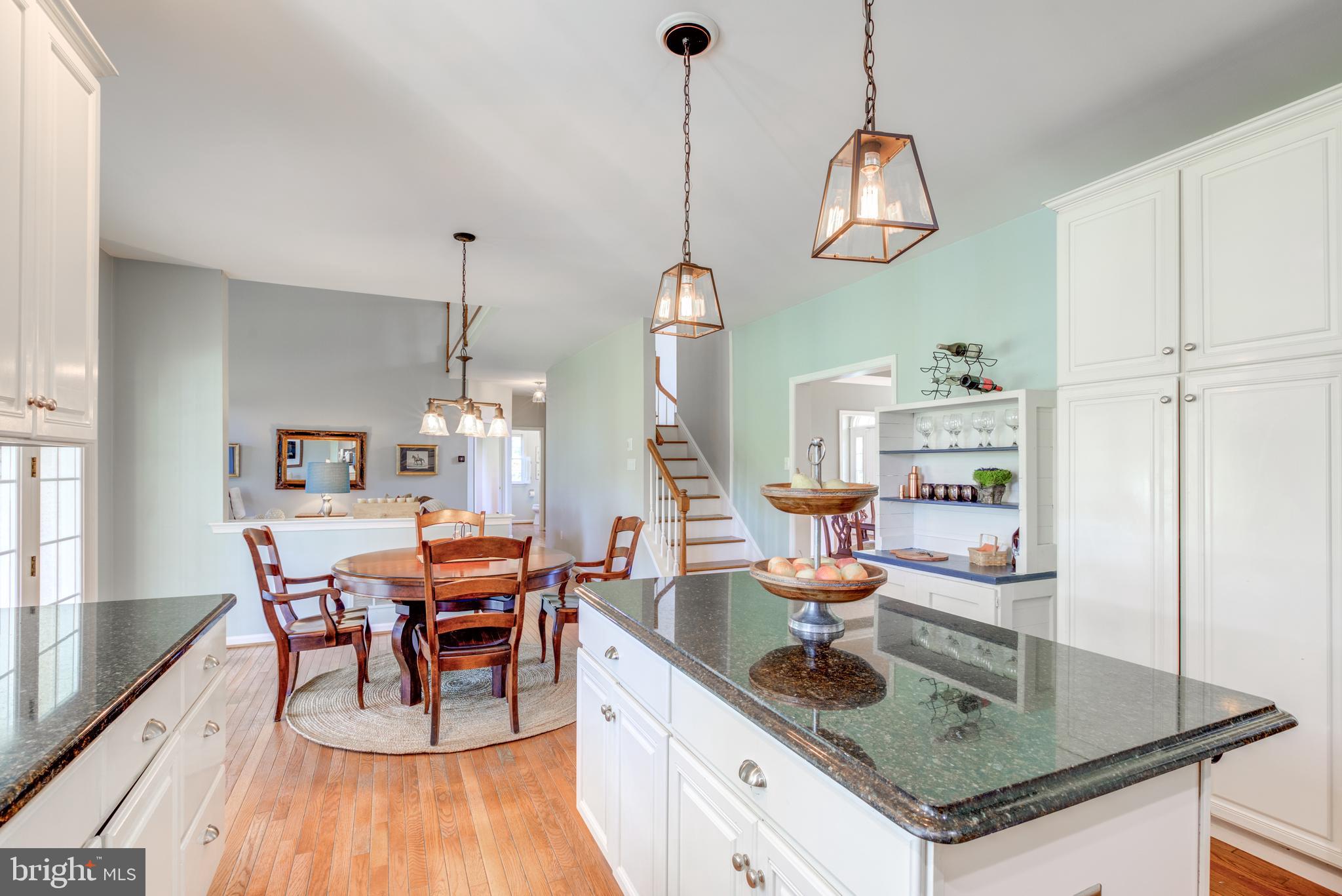 2 Honeysuckle Ln