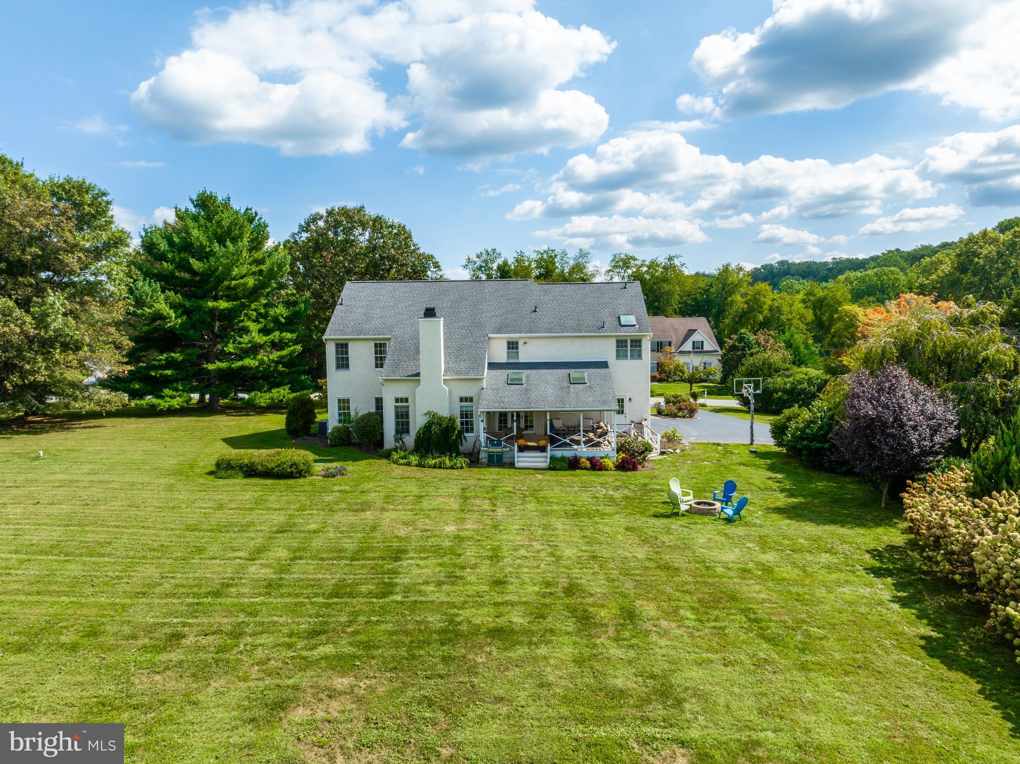 2 Honeysuckle Ln