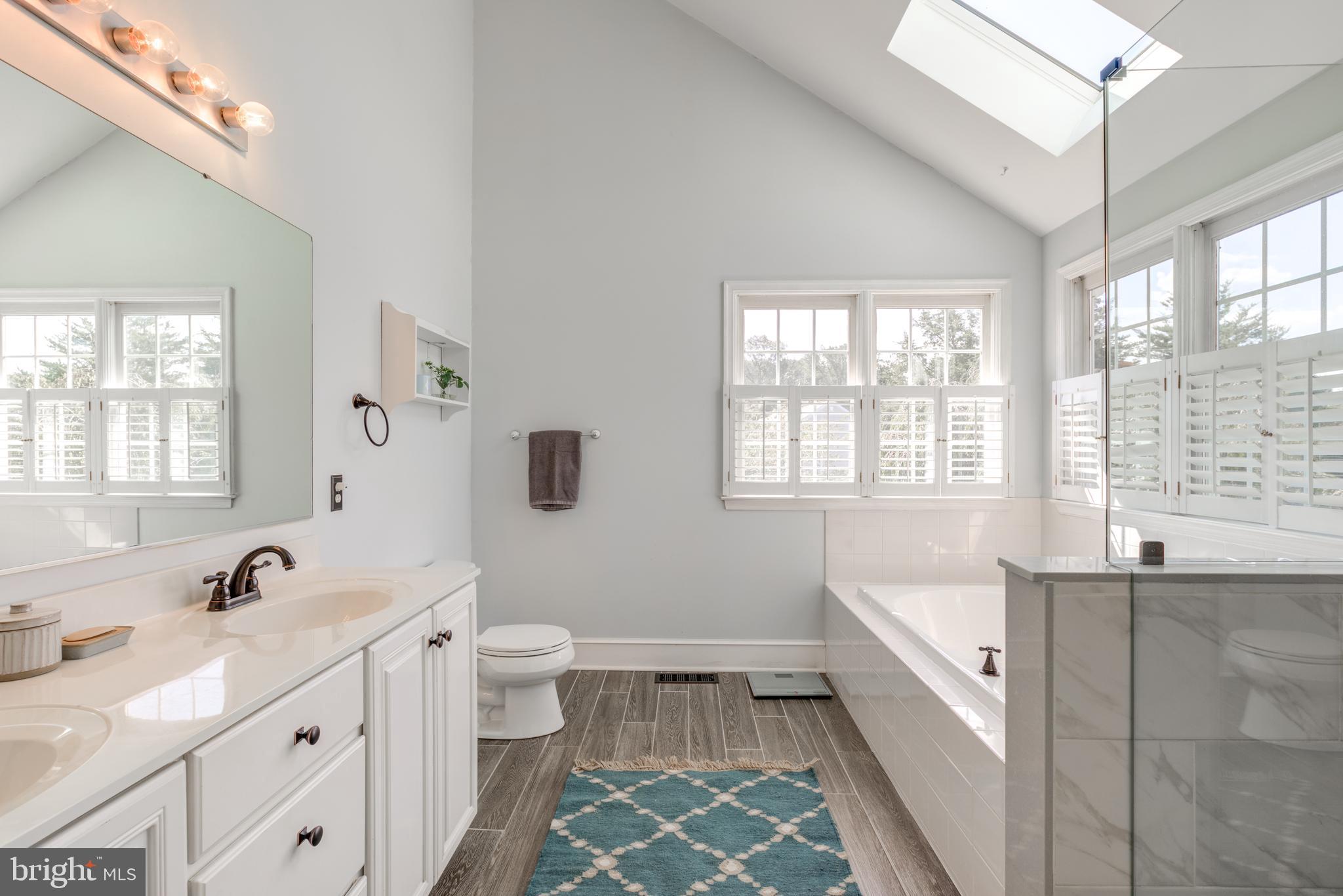2 Honeysuckle Ln