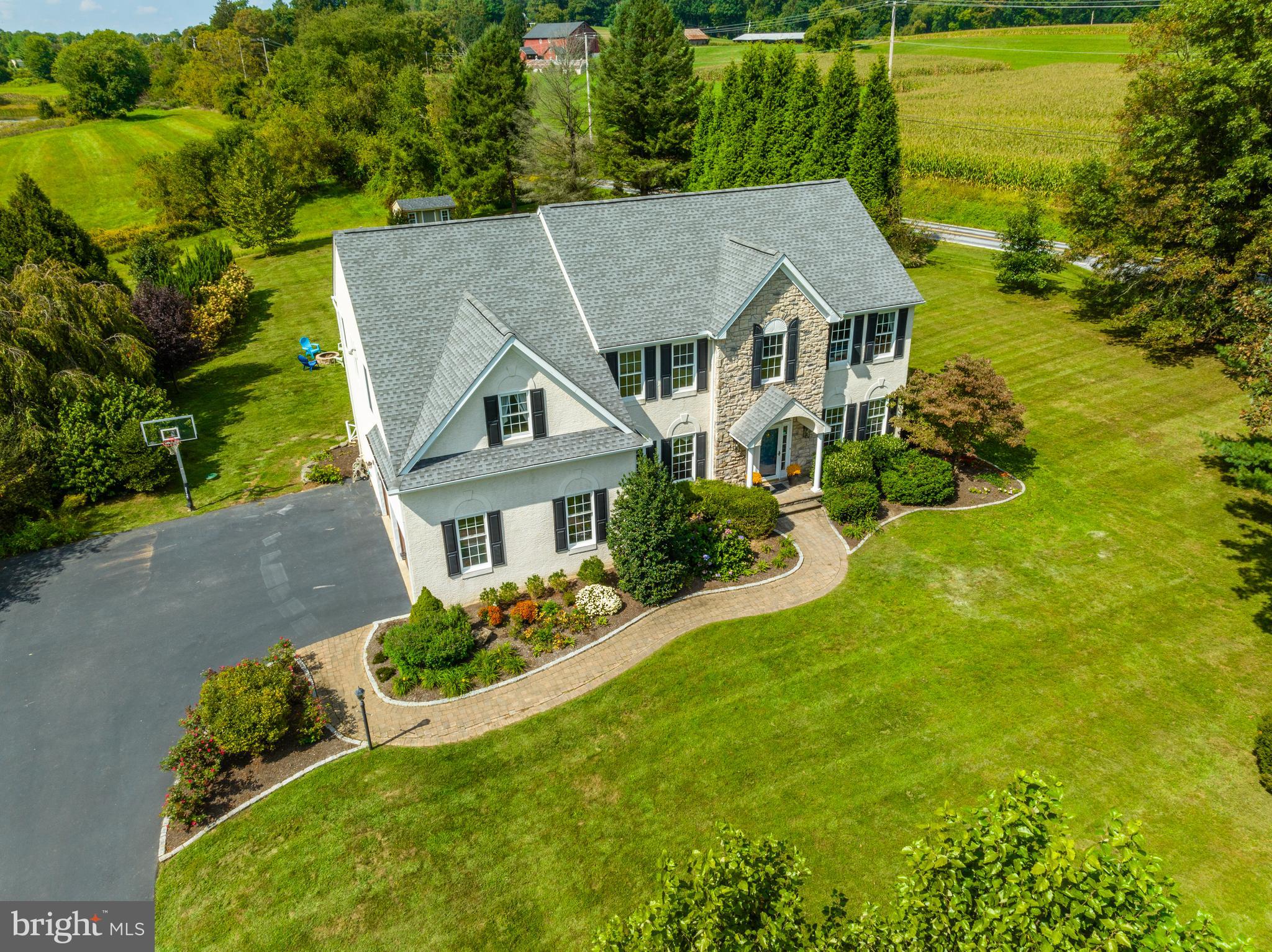 2 Honeysuckle Ln