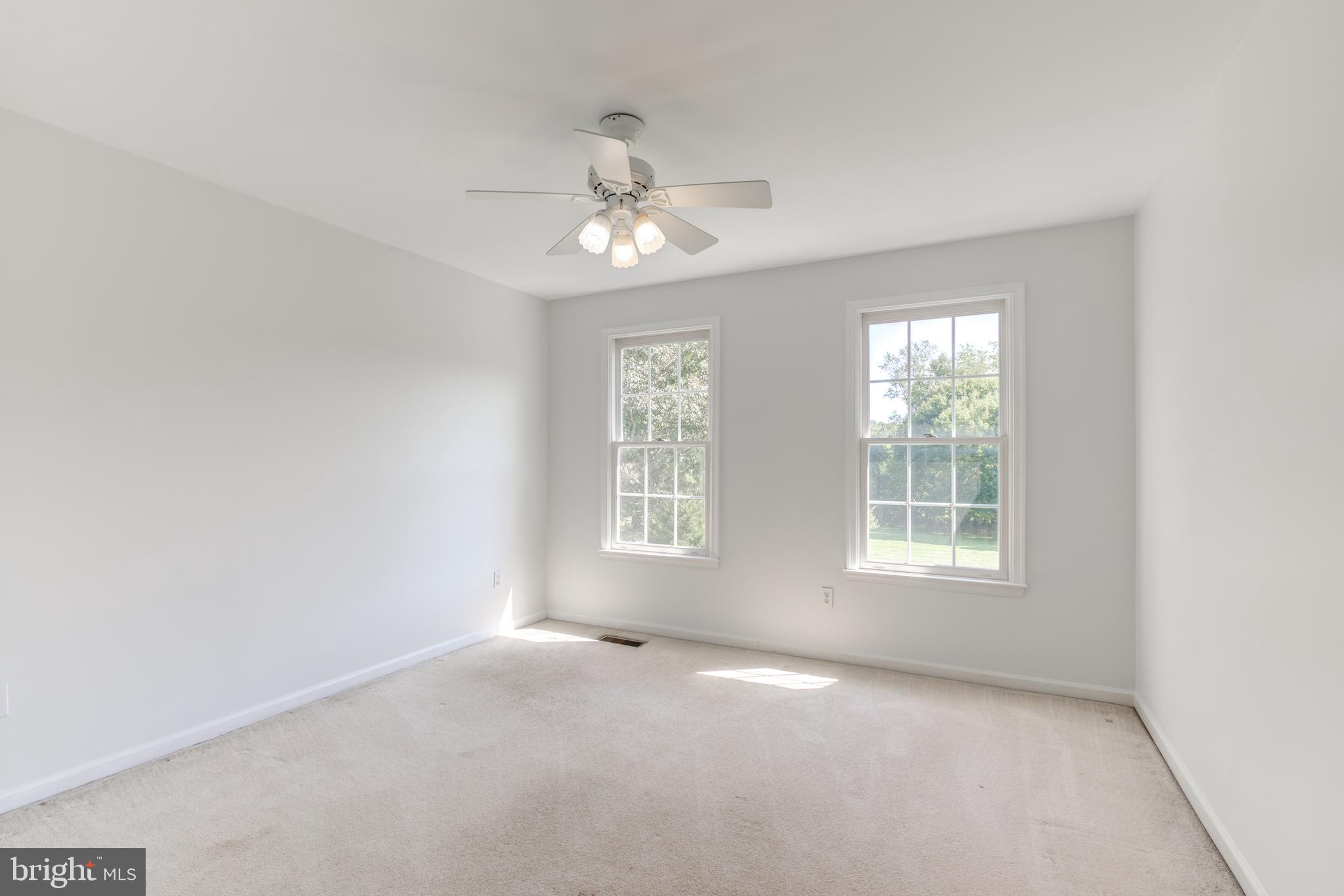 2 Honeysuckle Ln