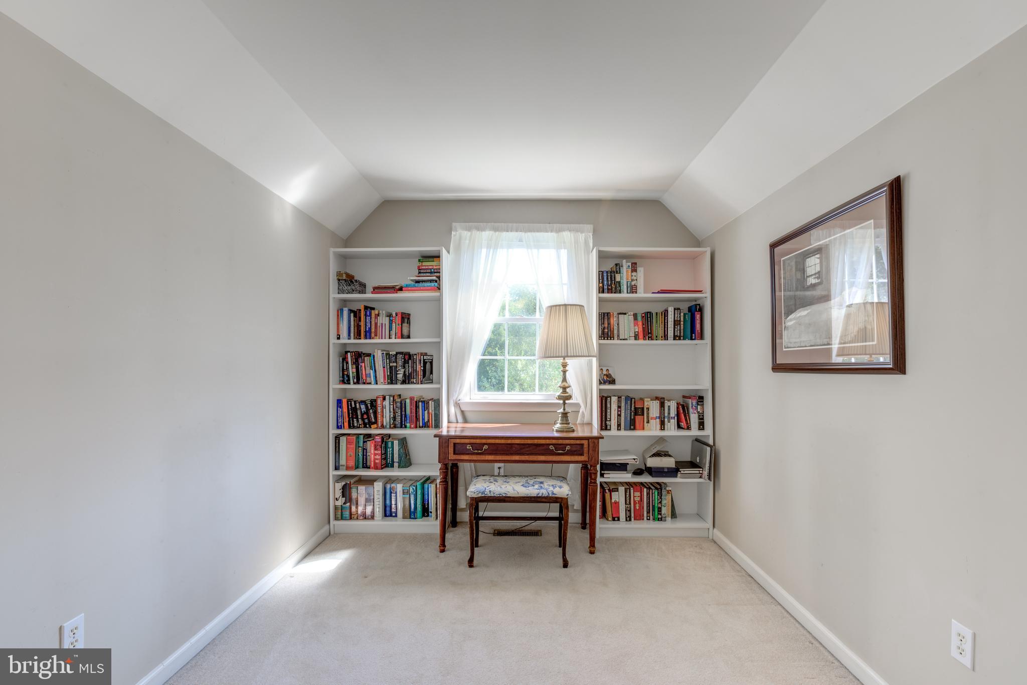 2 Honeysuckle Ln