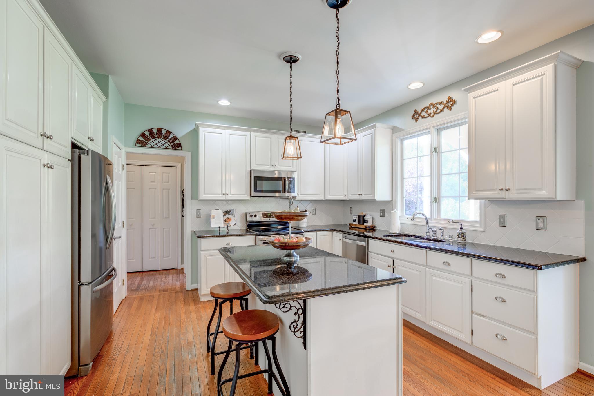 2 Honeysuckle Ln