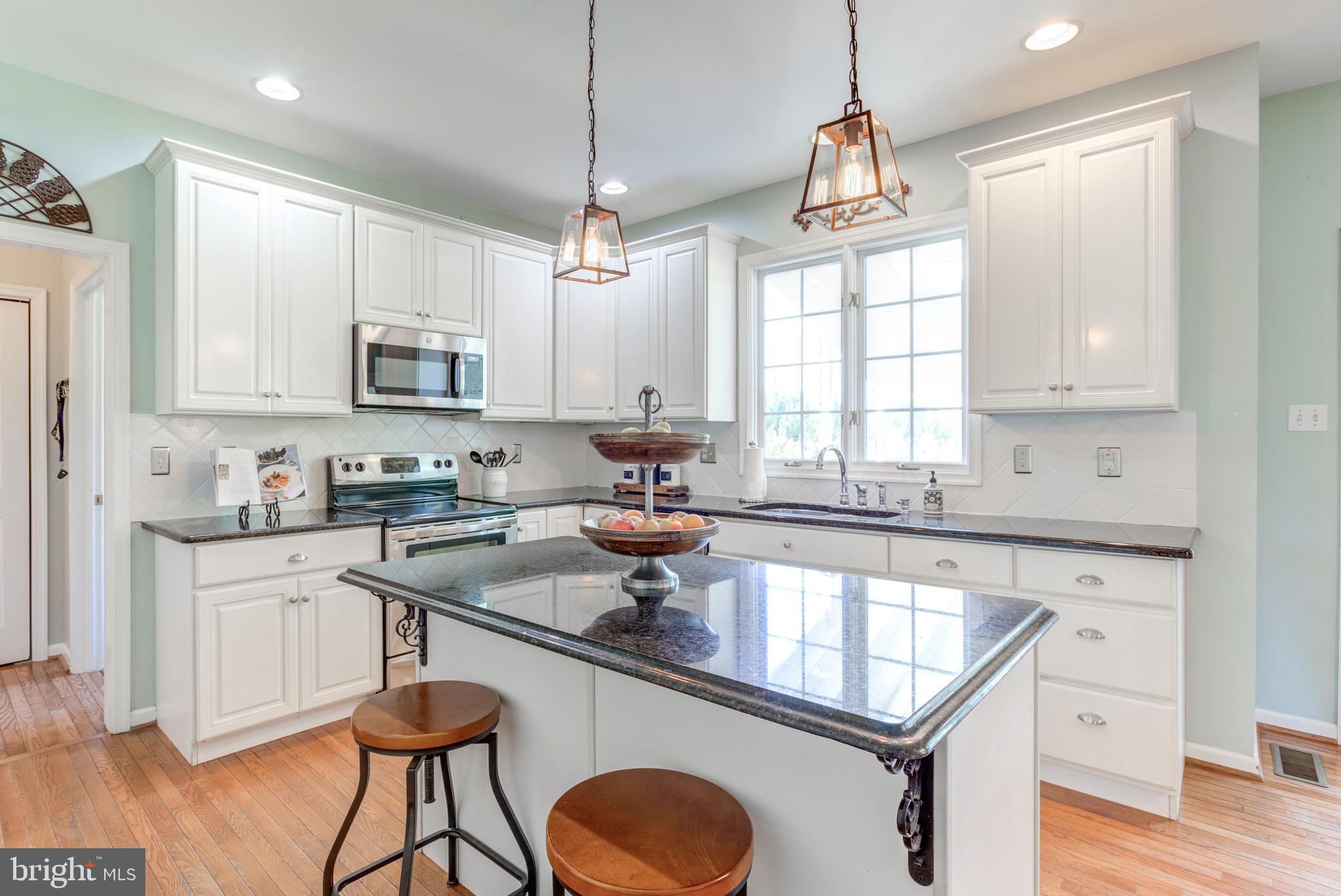 2 Honeysuckle Ln